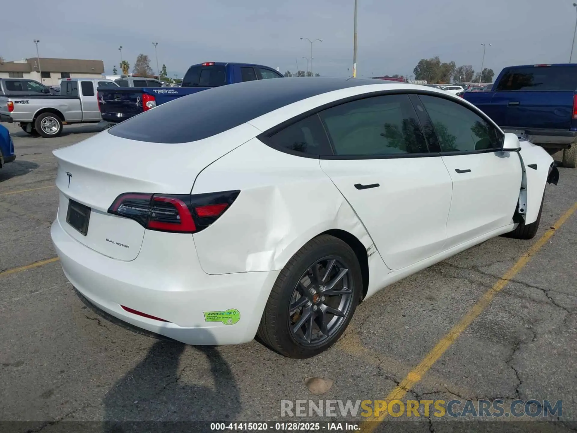 4 Photograph of a damaged car 5YJ3E1EB8PF392249 TESLA MODEL 3 2023