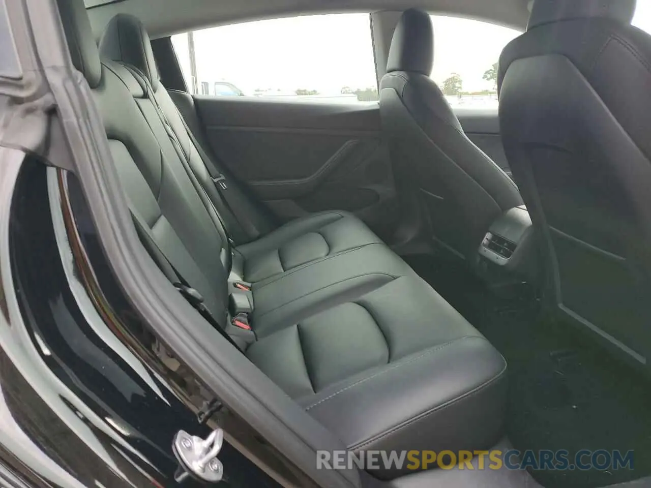 10 Photograph of a damaged car 5YJ3E1EB9PF633364 TESLA MODEL 3 2023