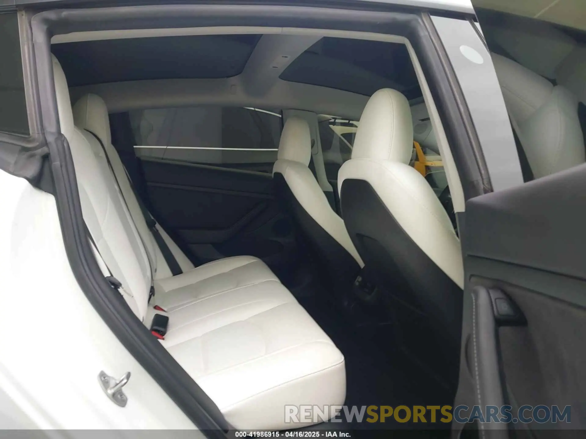 8 Фотография поврежденного автомобиля 5YJ3E1EBXPF712235 TESLA MODEL 3 2023