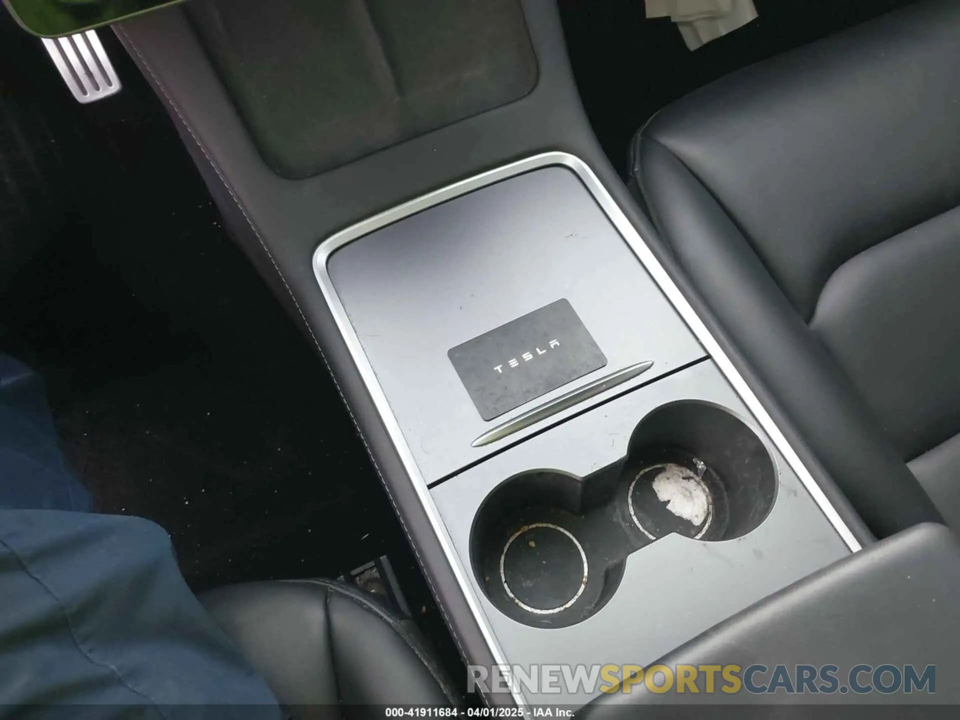 11 Фотография поврежденного автомобиля 5YJ3E1EC3PF716085 TESLA MODEL 3 2023