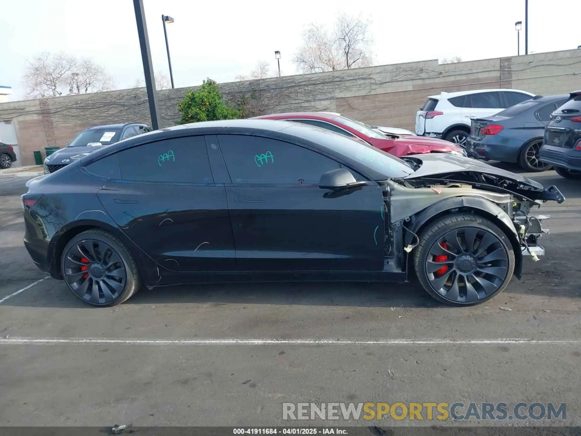 14 Фотография поврежденного автомобиля 5YJ3E1EC3PF716085 TESLA MODEL 3 2023