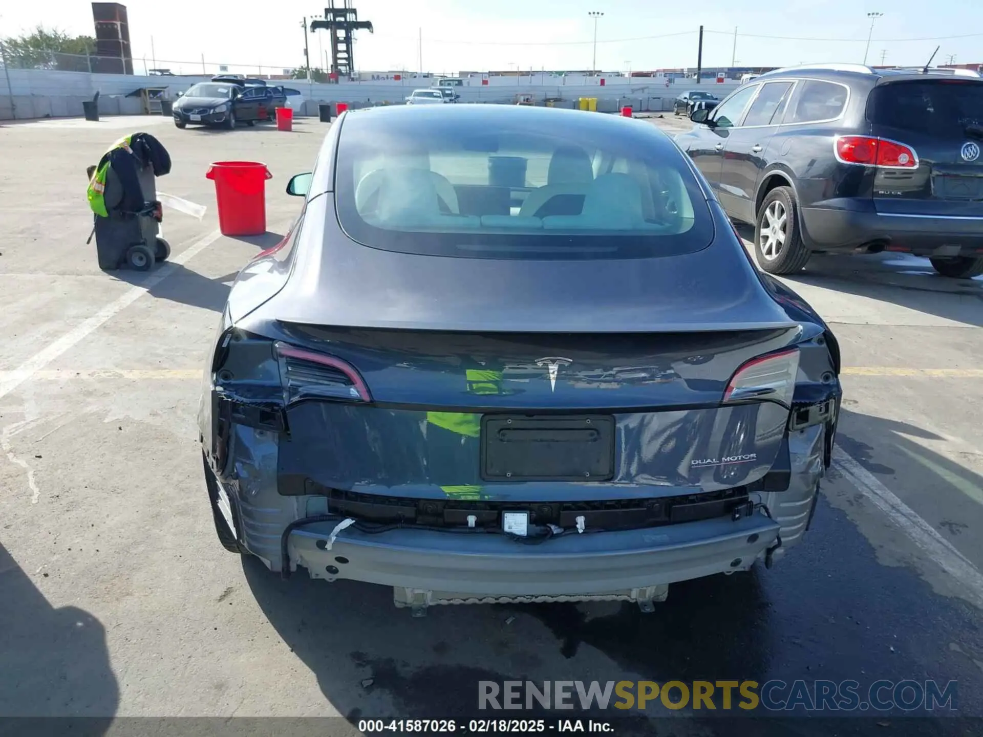 17 Фотография поврежденного автомобиля 5YJ3E1EC4PF705449 TESLA MODEL 3 2023