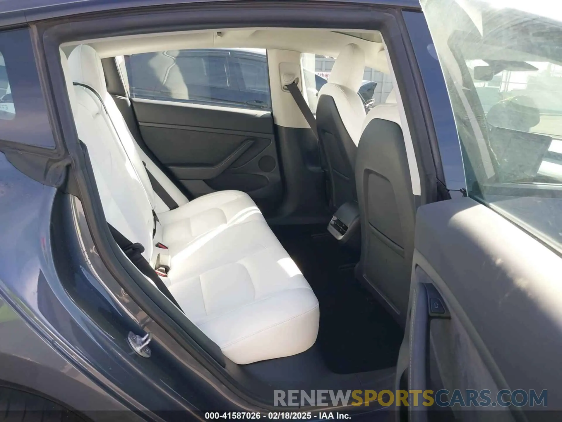 8 Фотография поврежденного автомобиля 5YJ3E1EC4PF705449 TESLA MODEL 3 2023