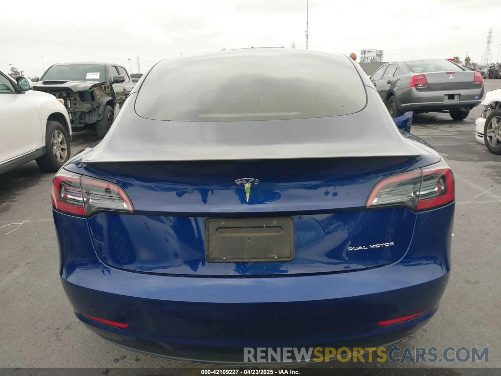 17 Фотография поврежденного автомобиля 5YJ3E1EC7PF625885 TESLA MODEL 3 2023