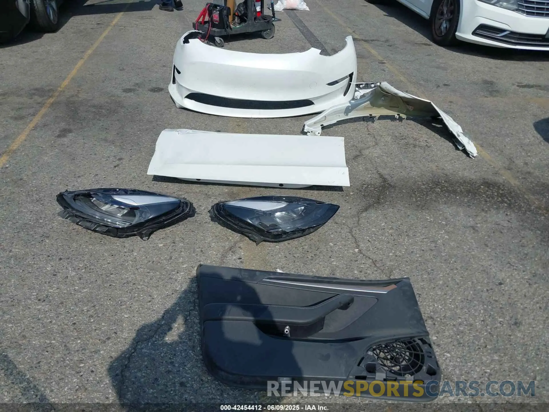 12 Photograph of a damaged car 5YJ3E1EC8PF504525 TESLA MODEL 3 2023