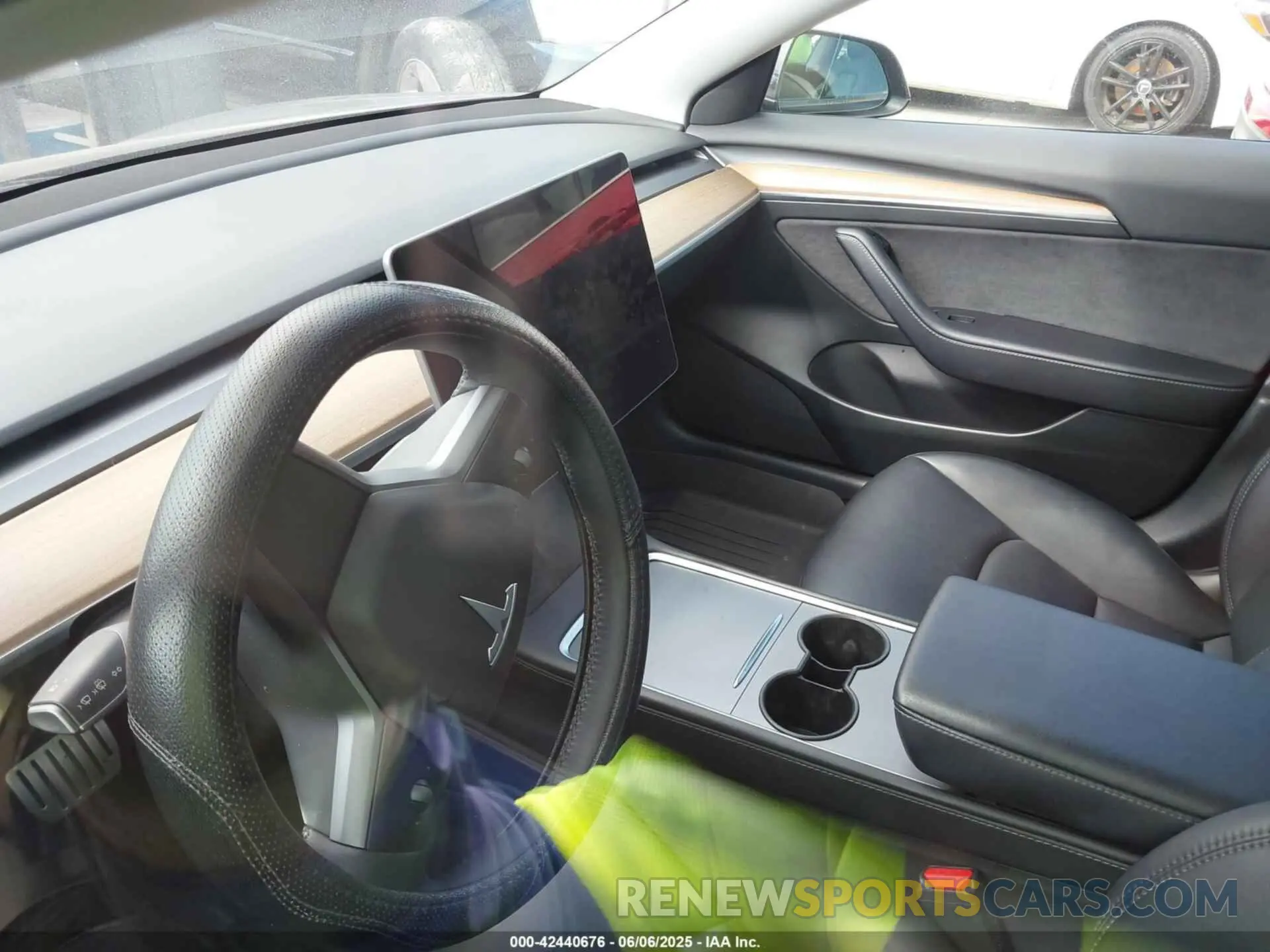 14 Photograph of a damaged car 5YJ3E1EC9PF517784 TESLA MODEL 3 2023