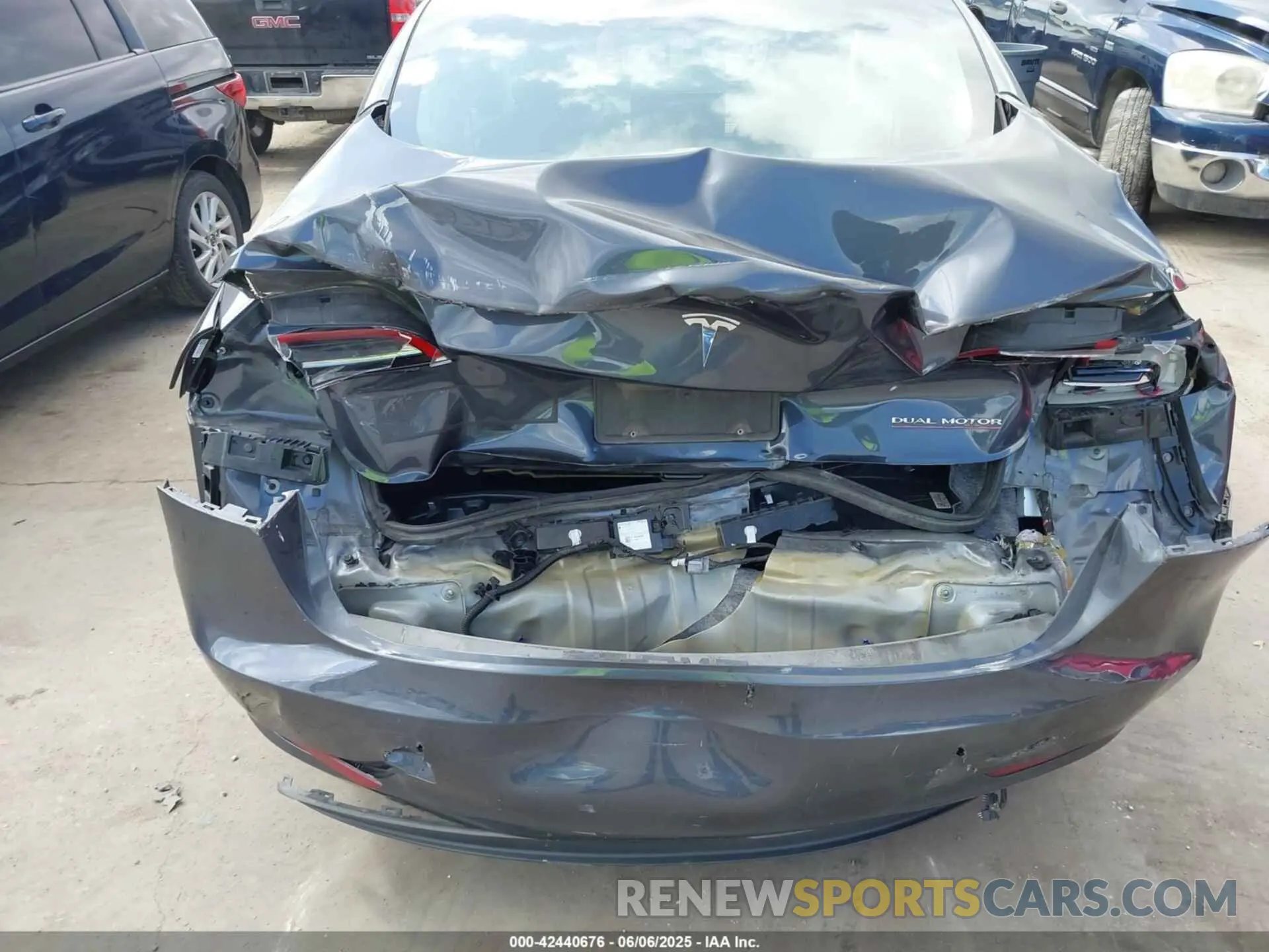 6 Photograph of a damaged car 5YJ3E1EC9PF517784 TESLA MODEL 3 2023
