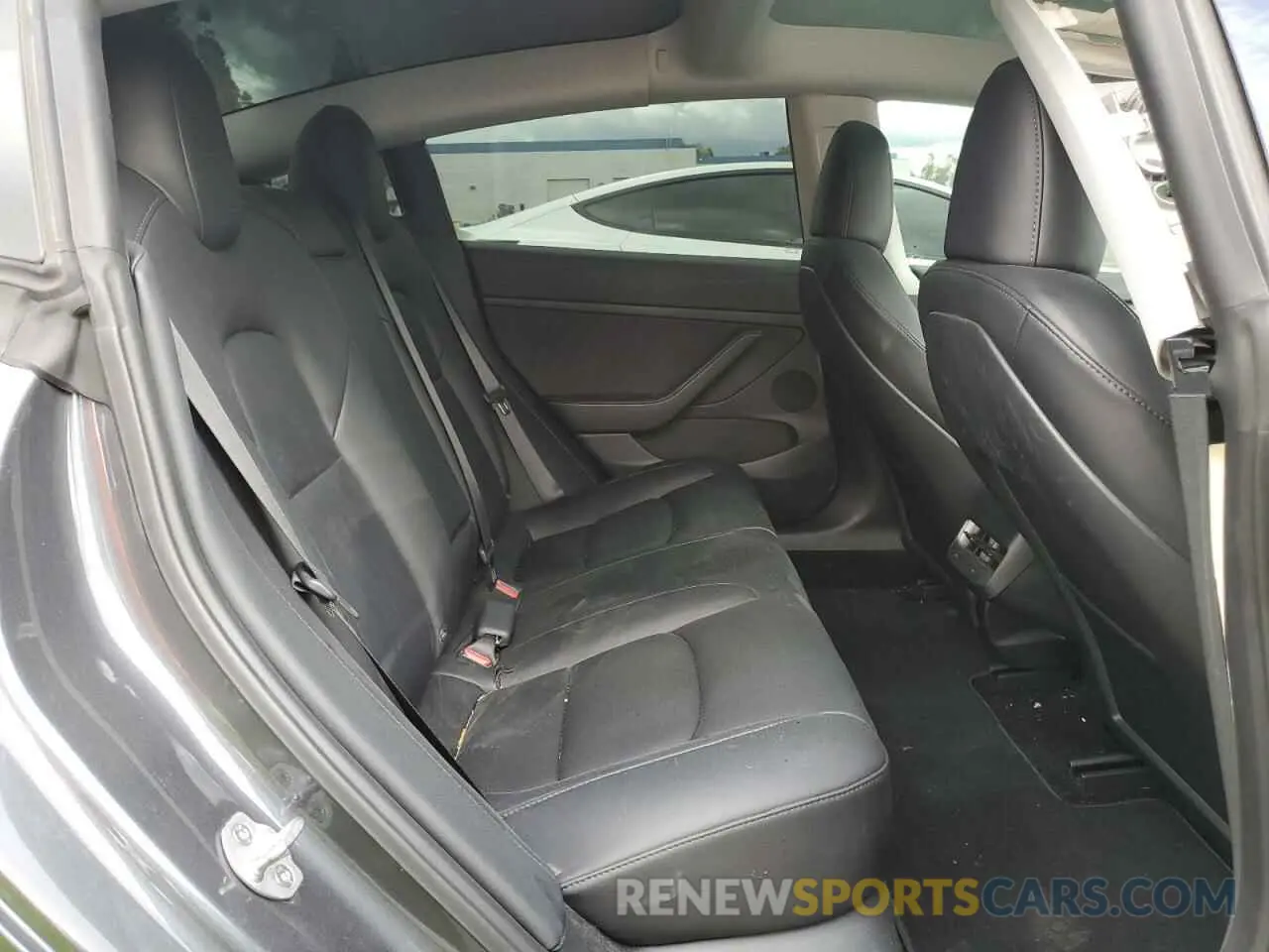 10 Photograph of a damaged car 5YJ3E1EC9PF633549 TESLA MODEL 3 2023