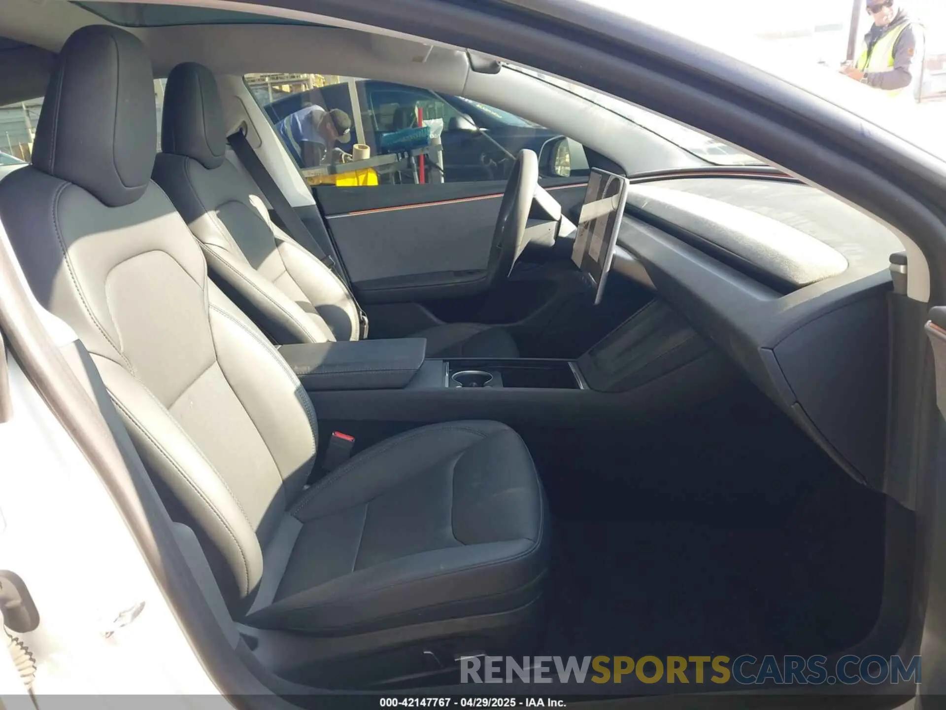 5 Photograph of a damaged car 5YJ3E1EA0RF752172 TESLA MODEL 3 2024