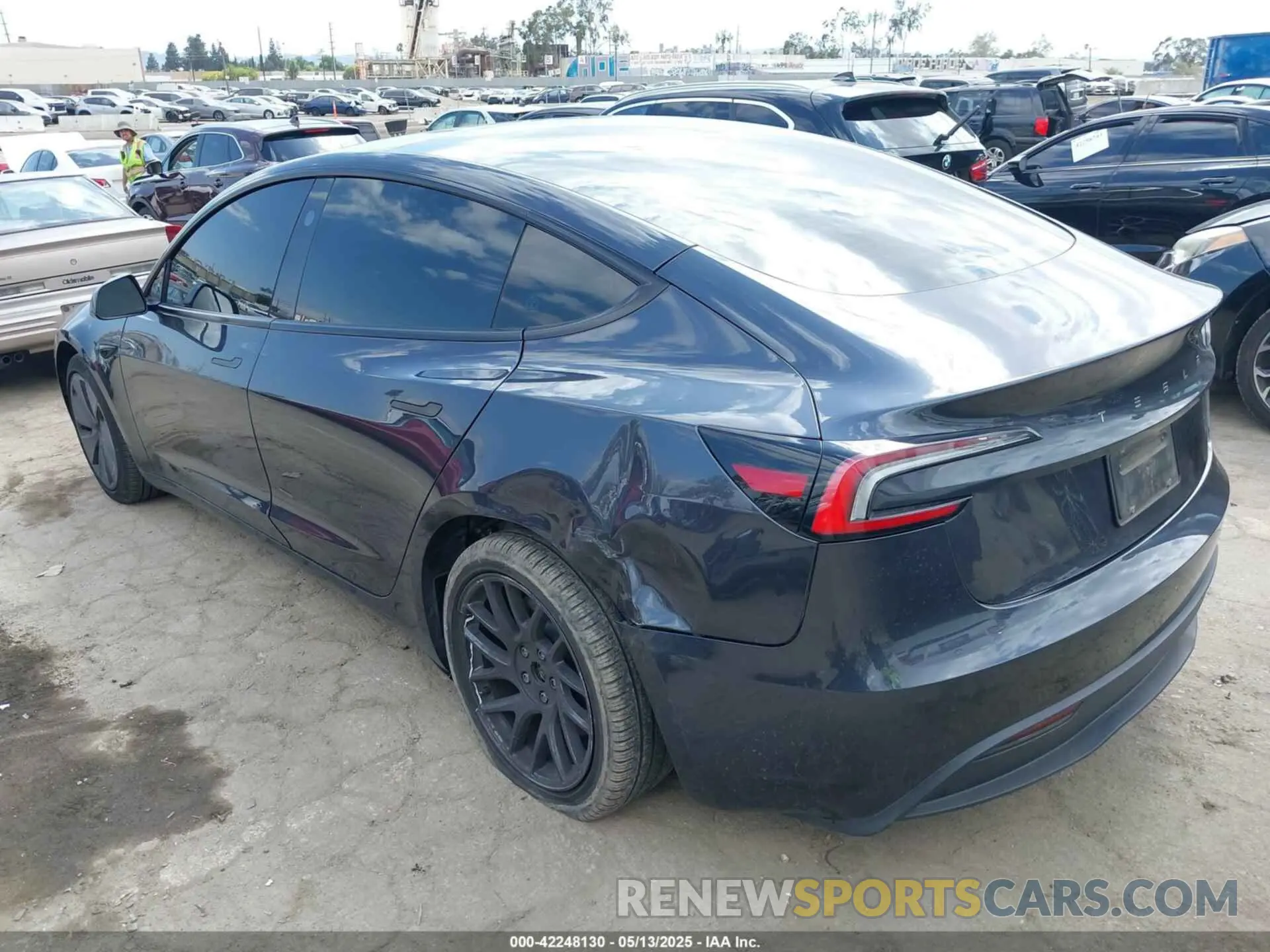 3 Фотография поврежденного автомобиля 5YJ3E1EA0RF782725 TESLA MODEL 3 2024