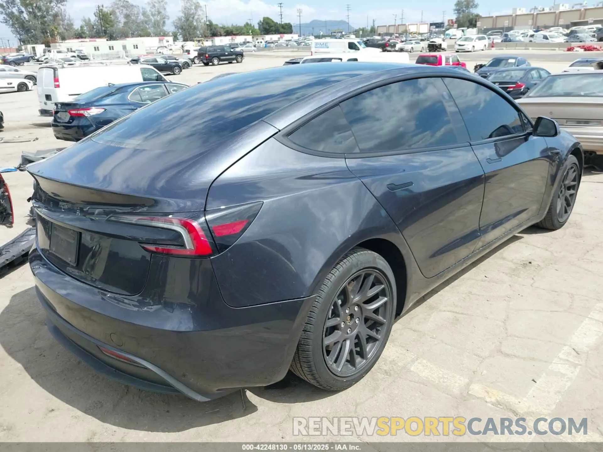 4 Фотография поврежденного автомобиля 5YJ3E1EA0RF782725 TESLA MODEL 3 2024