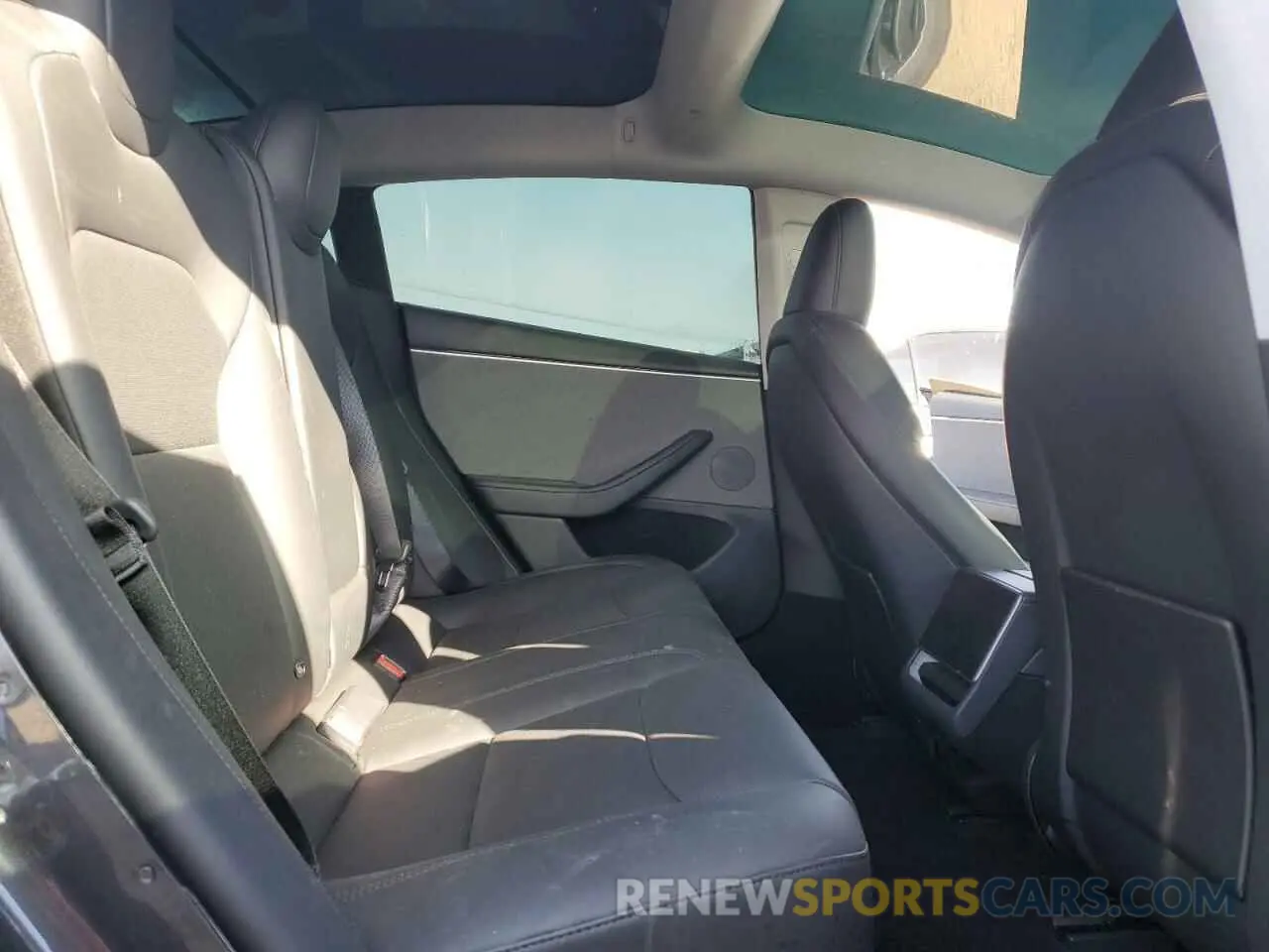 10 Photograph of a damaged car 5YJ3E1EA0RF784894 TESLA MODEL 3 2024