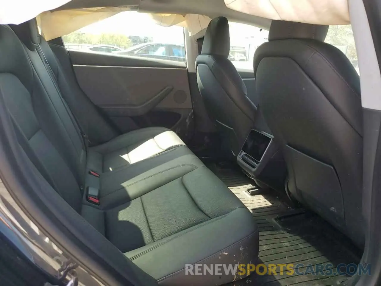 11 Photograph of a damaged car 5YJ3E1EA1RF721058 TESLA MODEL 3 2024