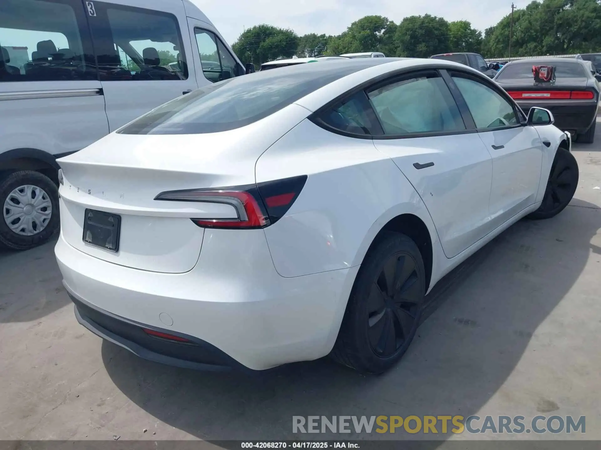4 Фотография поврежденного автомобиля 5YJ3E1EA1RF784399 TESLA MODEL 3 2024