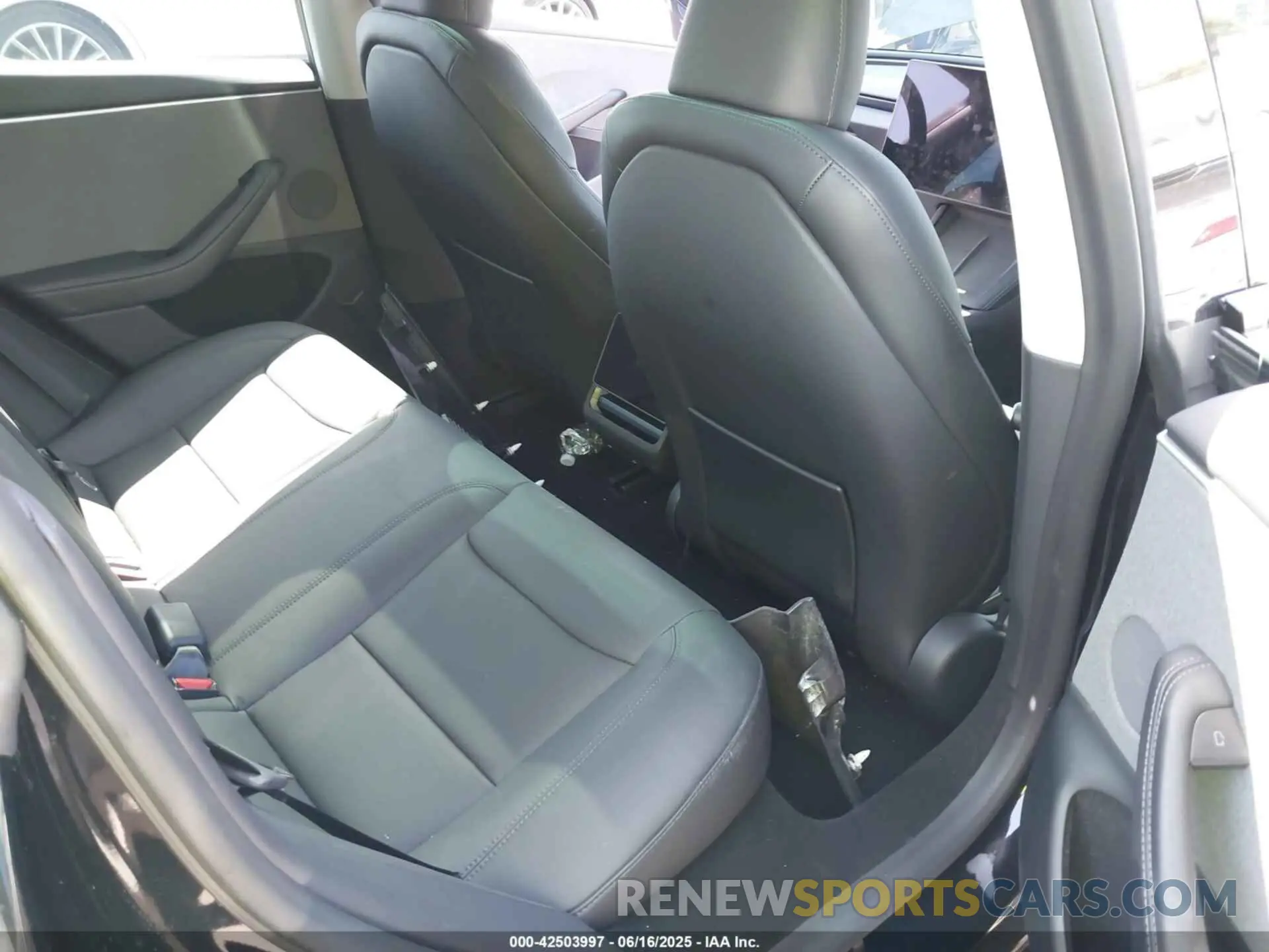 8 Photograph of a damaged car 5YJ3E1EA1RF821113 TESLA MODEL 3 2024