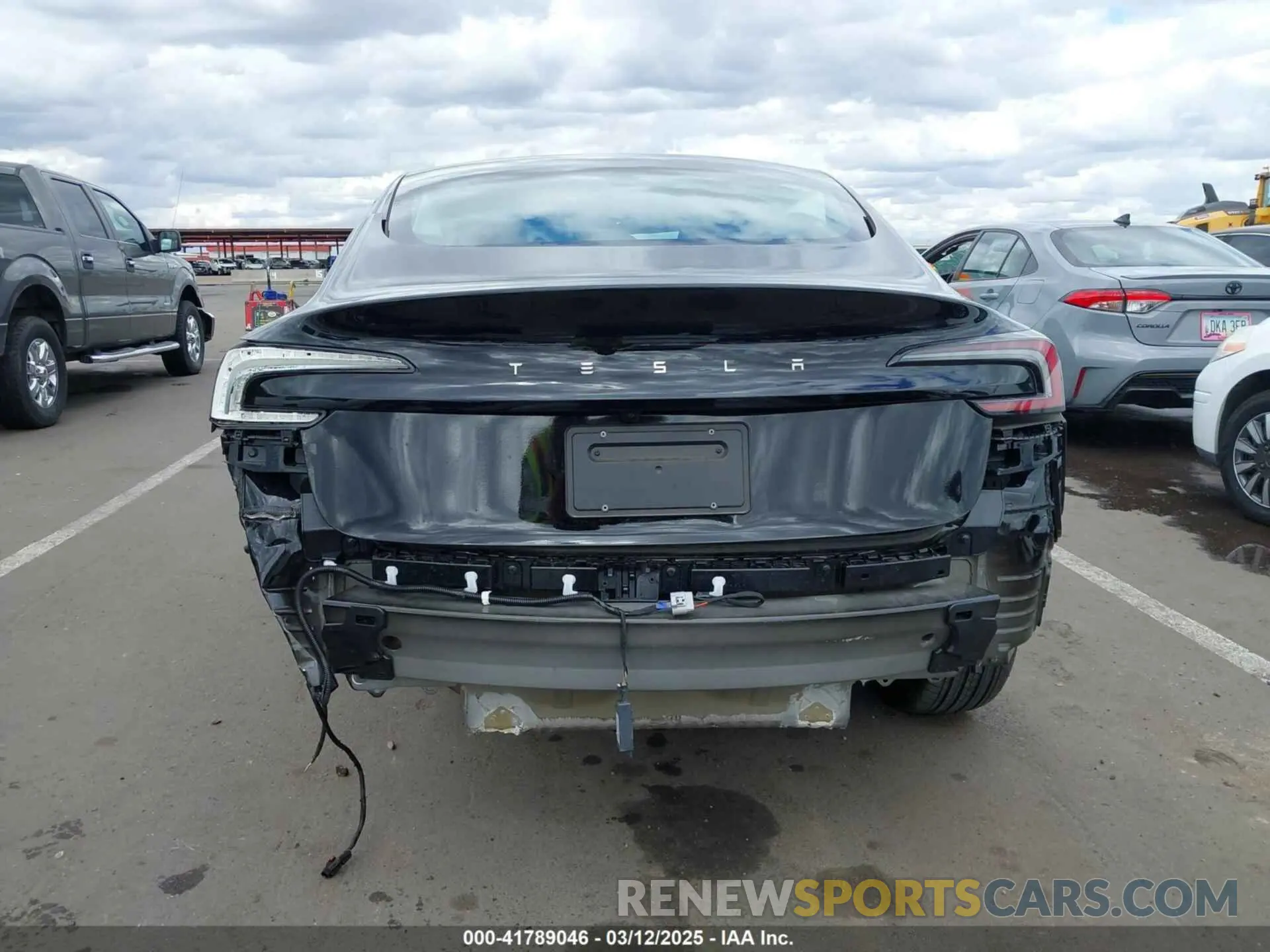 16 Photograph of a damaged car 5YJ3E1EA1RF831561 TESLA MODEL 3 2024
