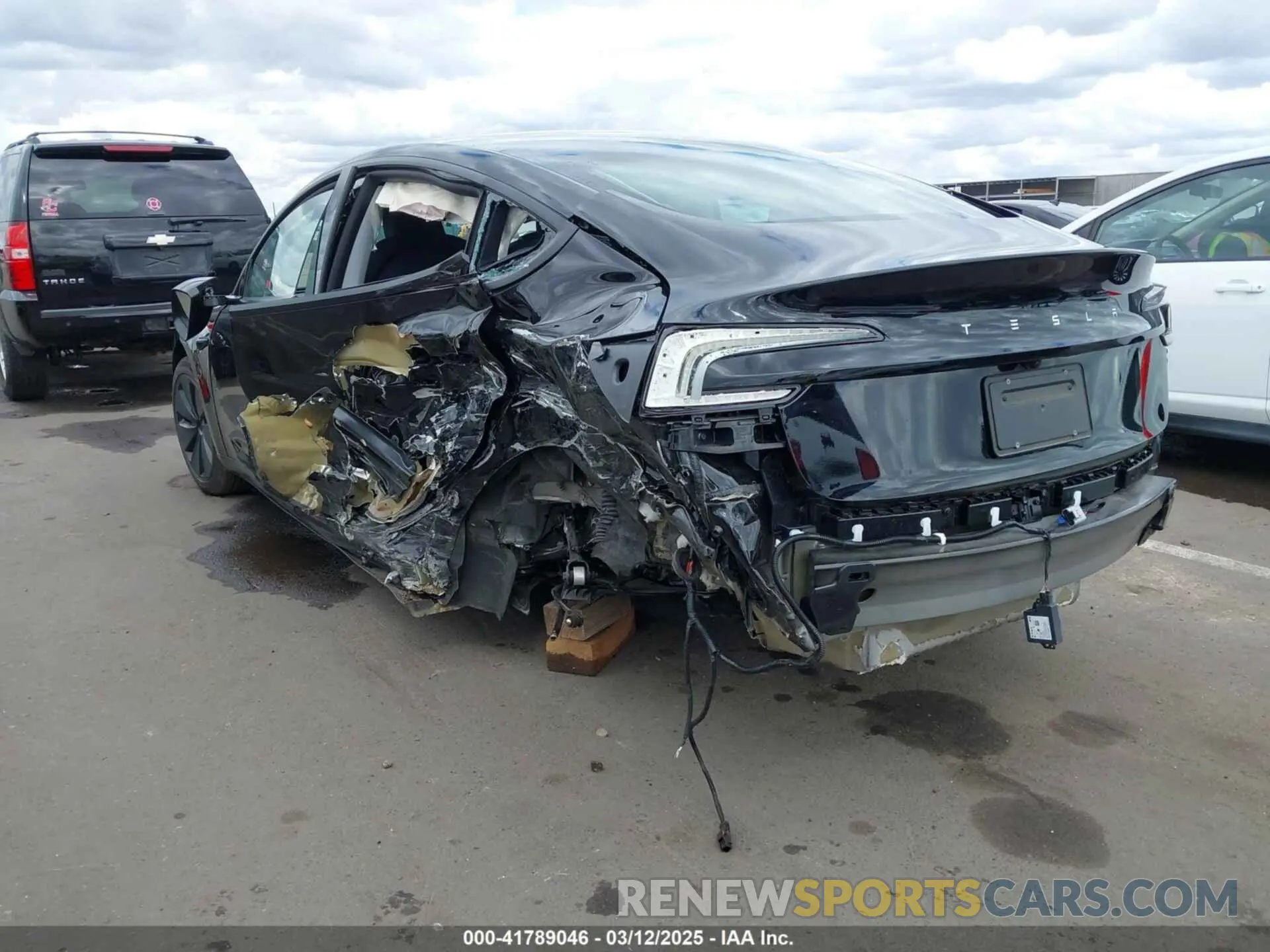 3 Photograph of a damaged car 5YJ3E1EA1RF831561 TESLA MODEL 3 2024
