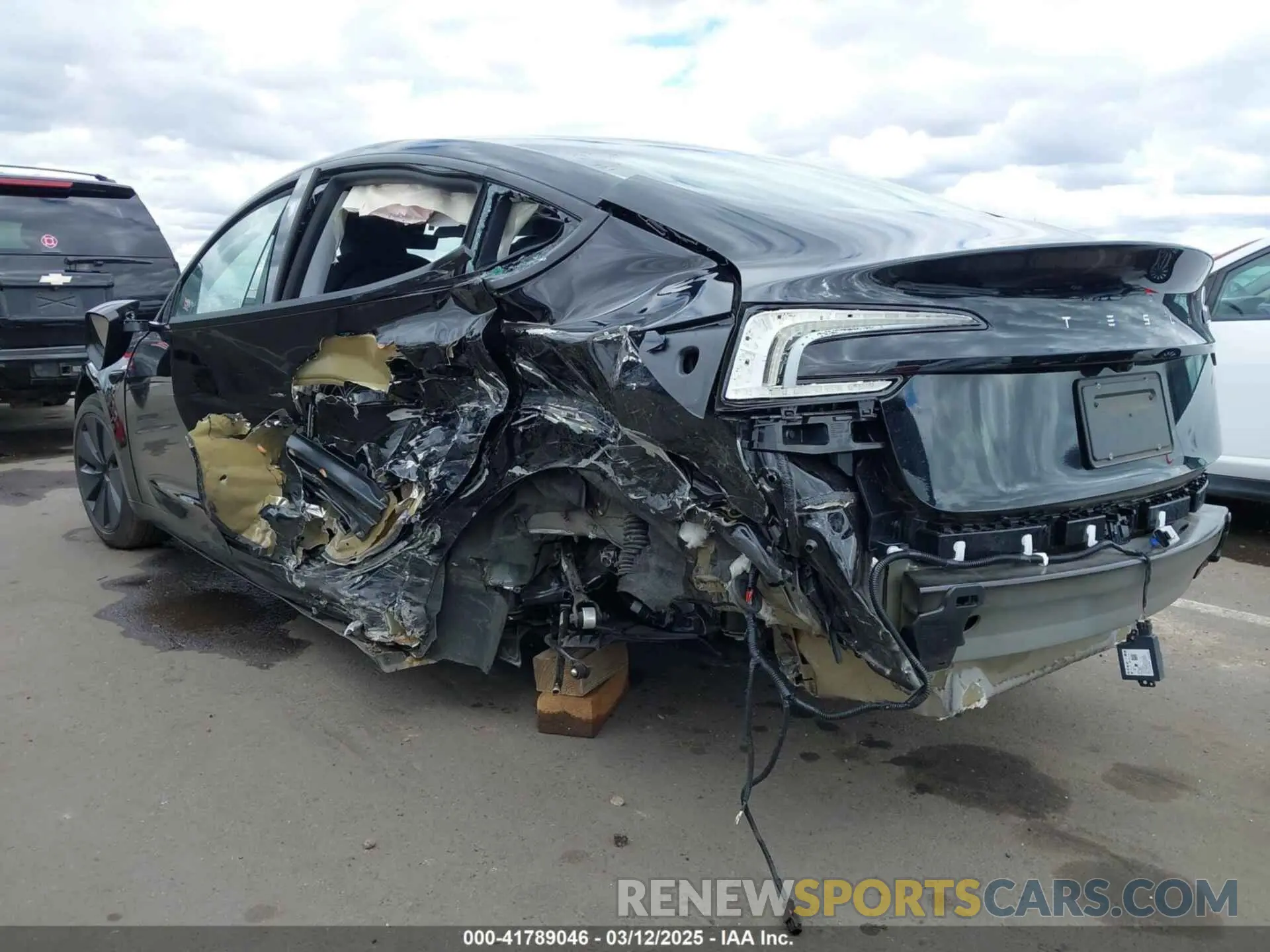 6 Photograph of a damaged car 5YJ3E1EA1RF831561 TESLA MODEL 3 2024