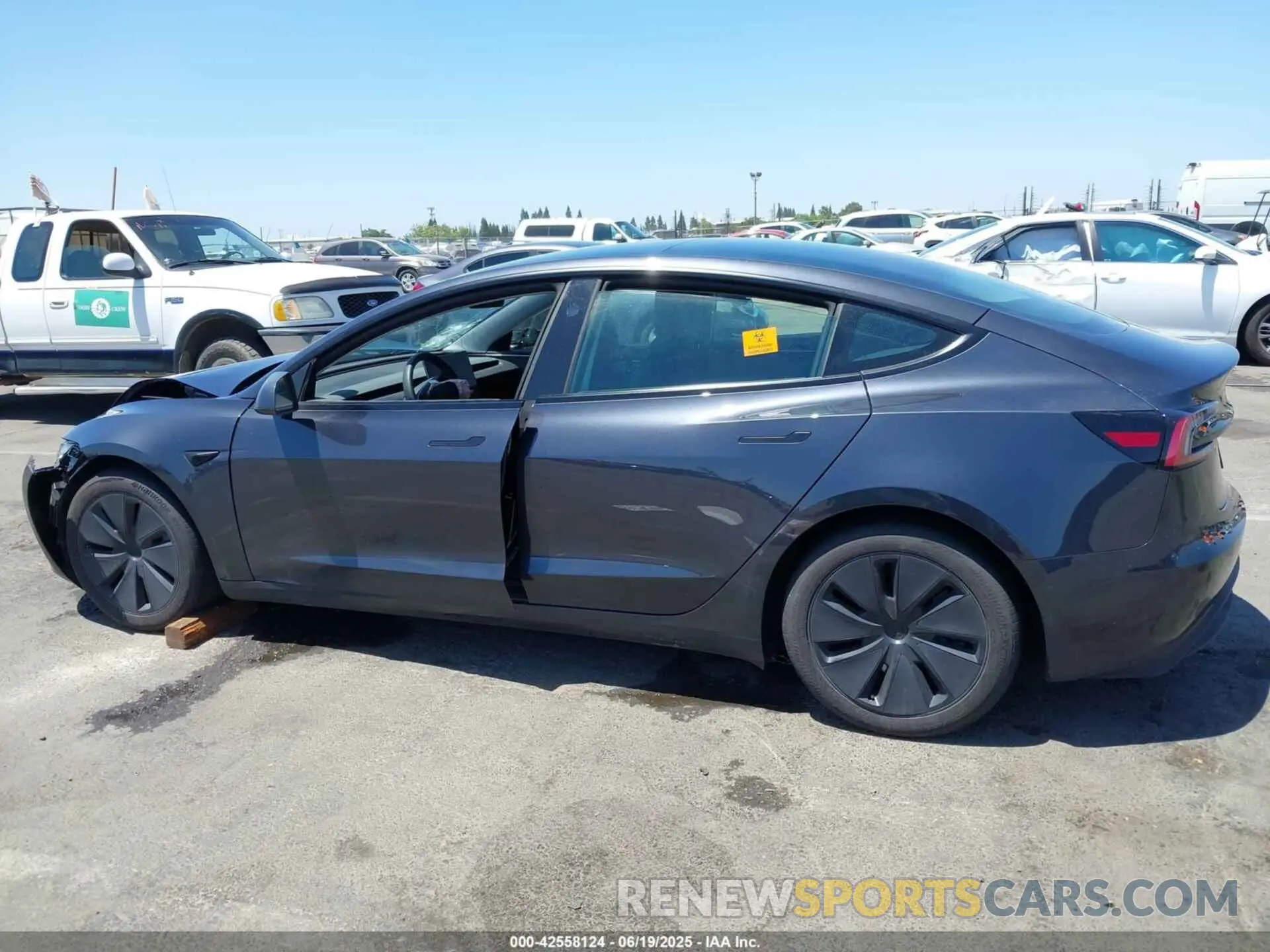 13 Фотография поврежденного автомобиля 5YJ3E1EA1RF861420 TESLA MODEL 3 2024
