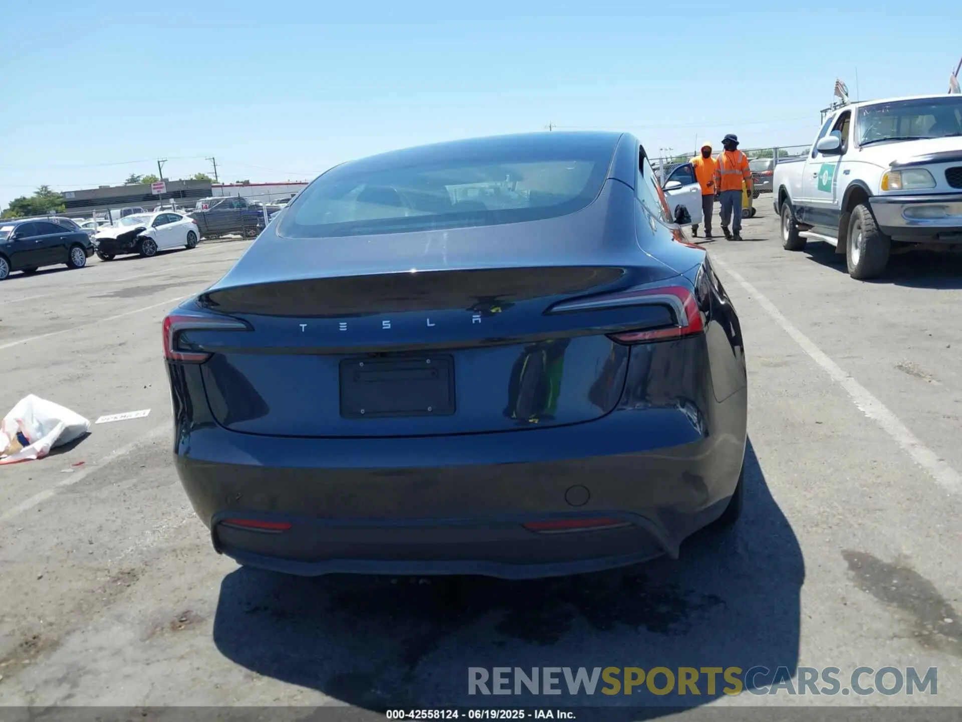15 Фотография поврежденного автомобиля 5YJ3E1EA1RF861420 TESLA MODEL 3 2024