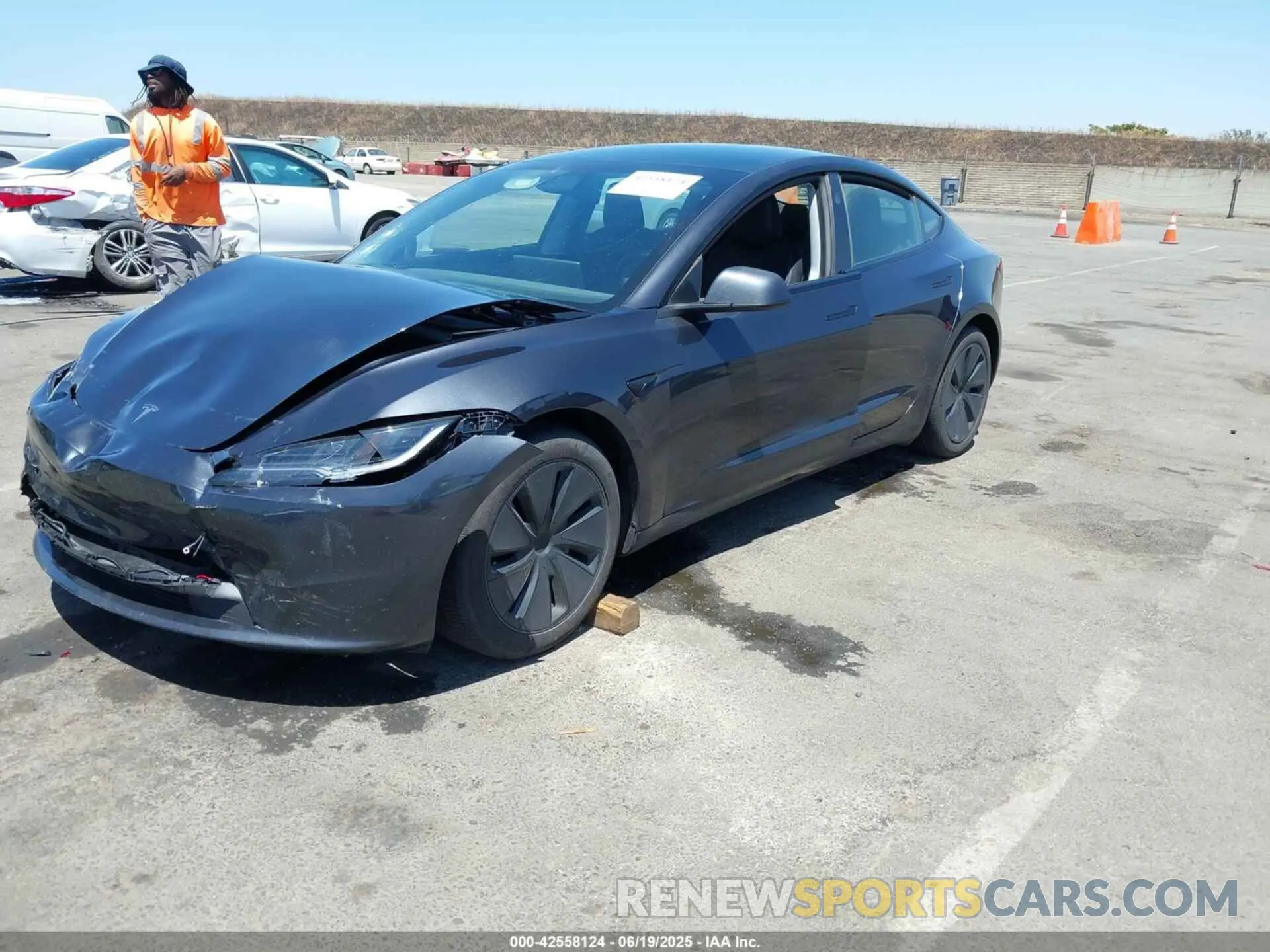 2 Фотография поврежденного автомобиля 5YJ3E1EA1RF861420 TESLA MODEL 3 2024