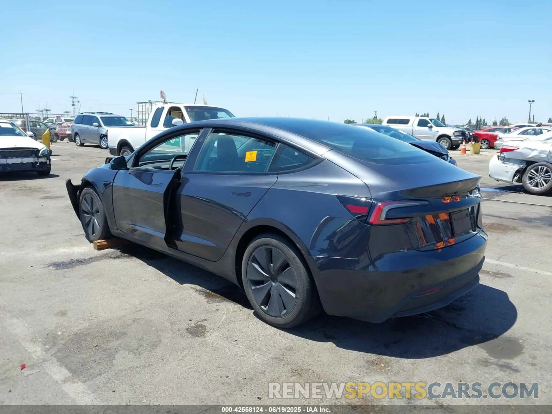 3 Фотография поврежденного автомобиля 5YJ3E1EA1RF861420 TESLA MODEL 3 2024