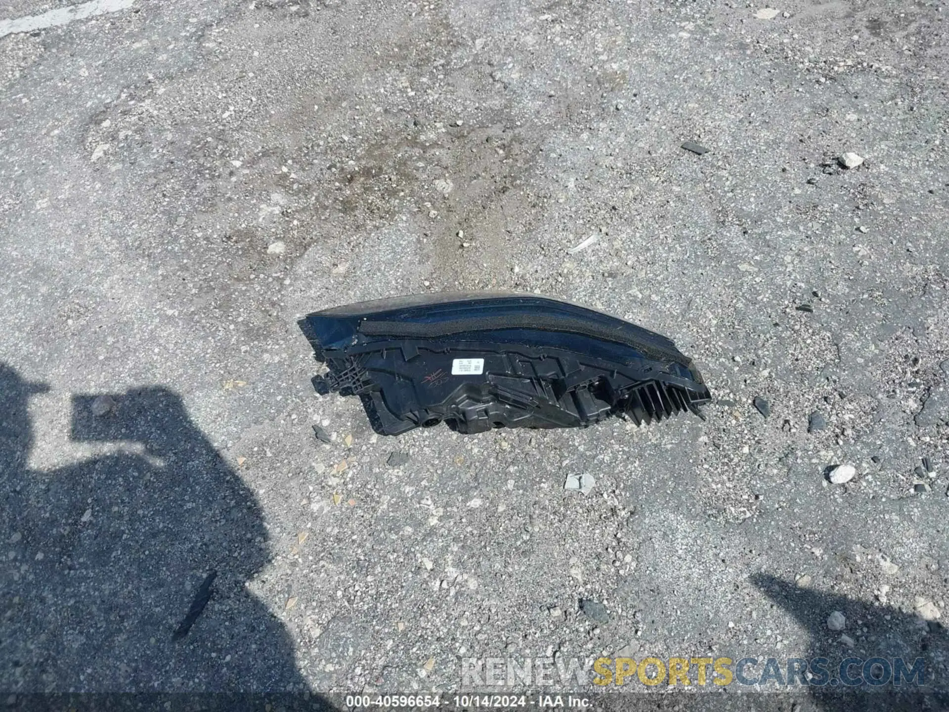 12 Photograph of a damaged car 5YJ3E1EA2RF751069 TESLA MODEL 3 2024