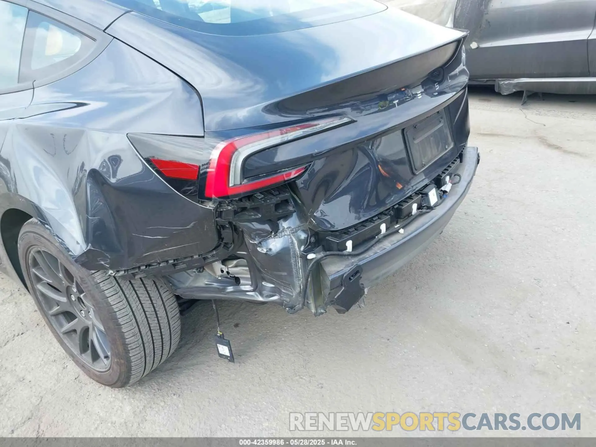 6 Photograph of a damaged car 5YJ3E1EA3RF729713 TESLA MODEL 3 2024
