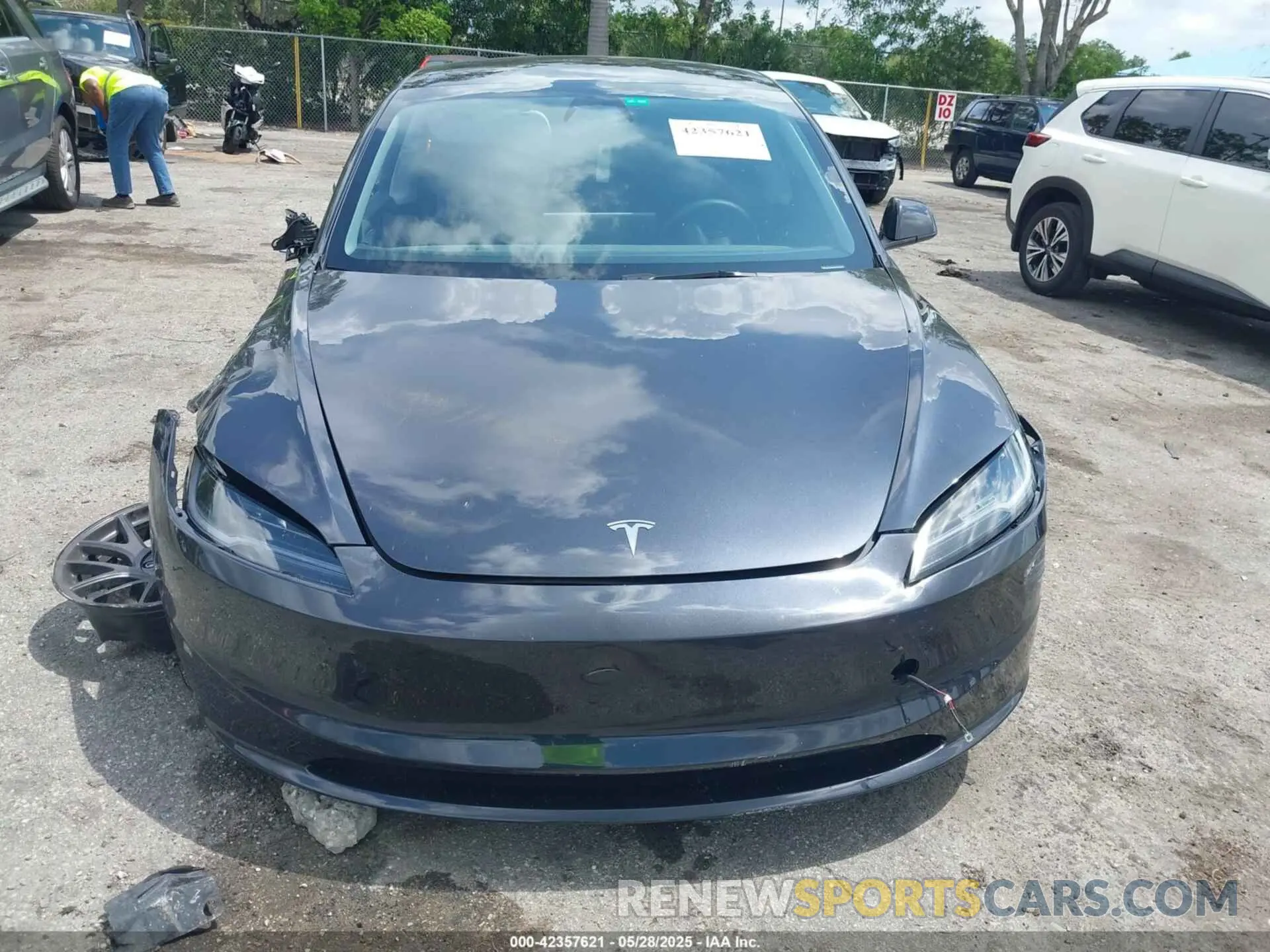 11 Фотография поврежденного автомобиля 5YJ3E1EA3RF741585 TESLA MODEL 3 2024