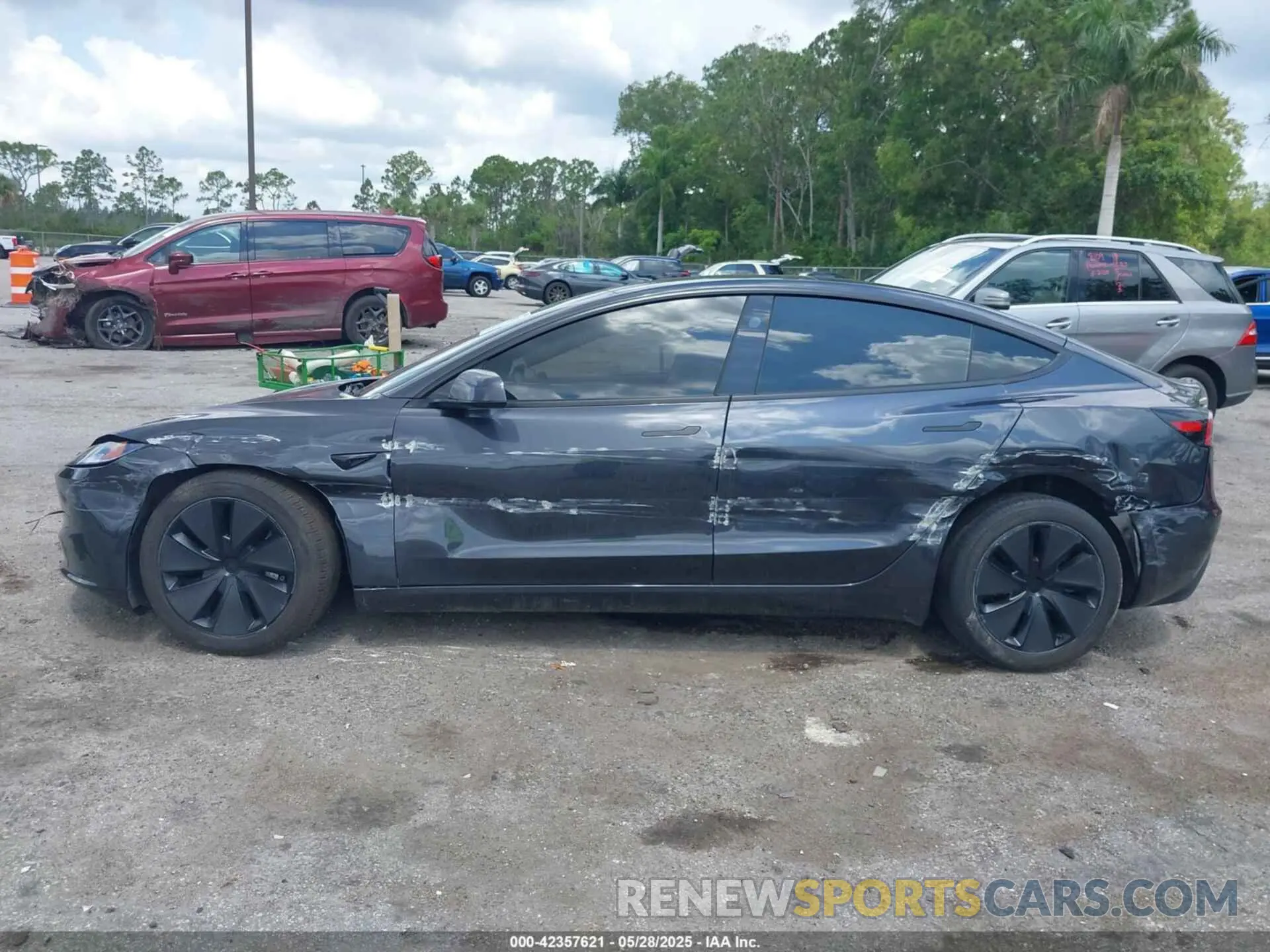 13 Фотография поврежденного автомобиля 5YJ3E1EA3RF741585 TESLA MODEL 3 2024