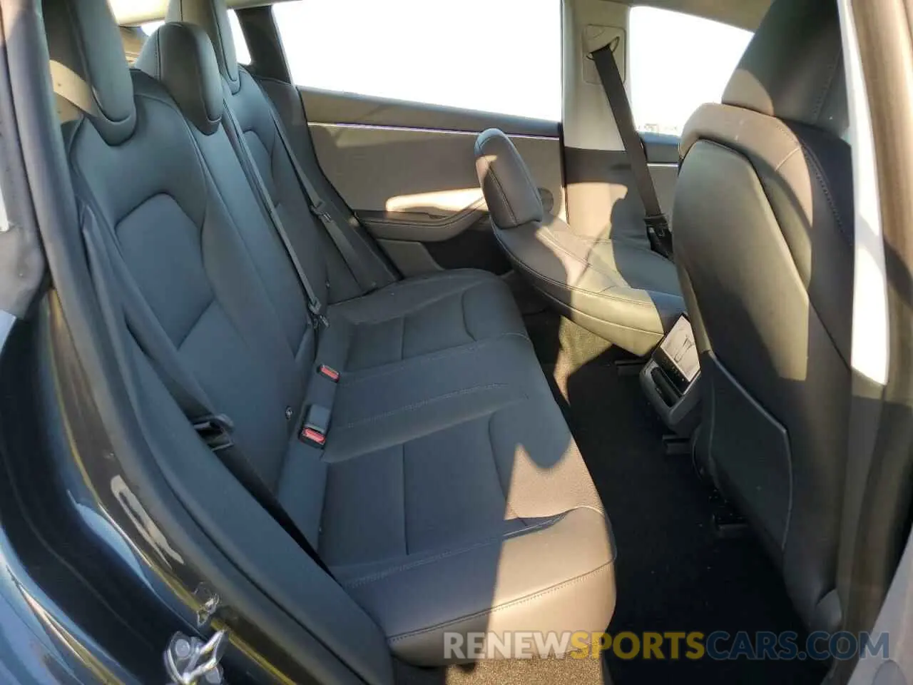 10 Фотография поврежденного автомобиля 5YJ3E1EA3RF757933 TESLA MODEL 3 2024