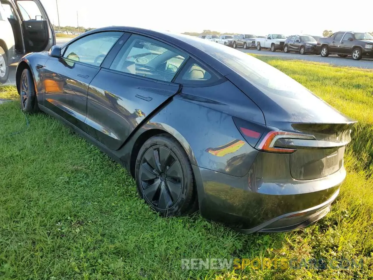 2 Фотография поврежденного автомобиля 5YJ3E1EA3RF757933 TESLA MODEL 3 2024