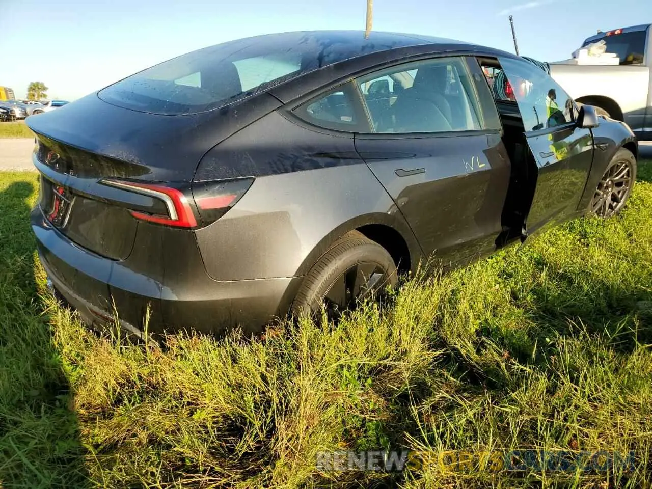 3 Фотография поврежденного автомобиля 5YJ3E1EA3RF757933 TESLA MODEL 3 2024