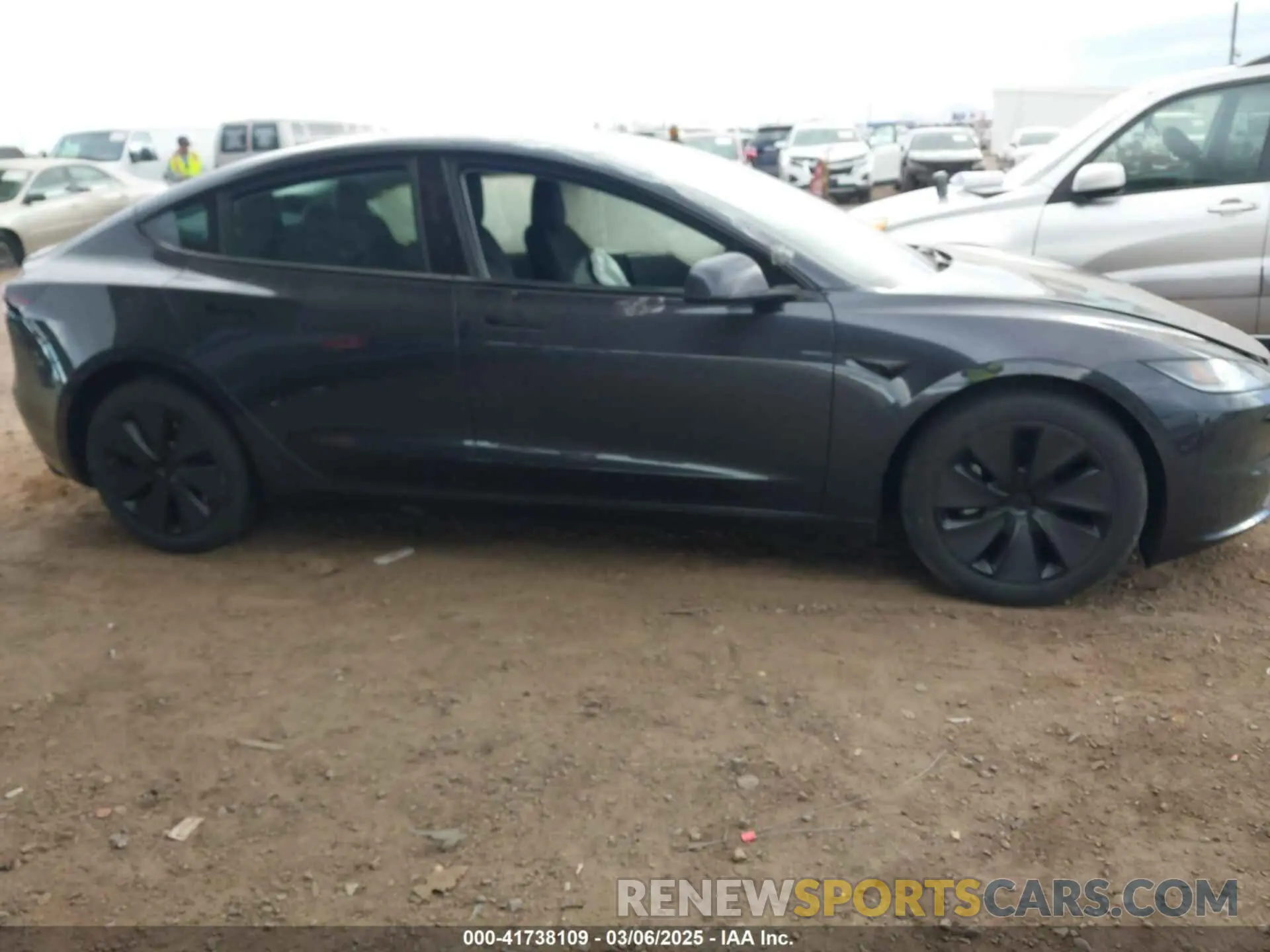 13 Фотография поврежденного автомобиля 5YJ3E1EA3RF771010 TESLA MODEL 3 2024