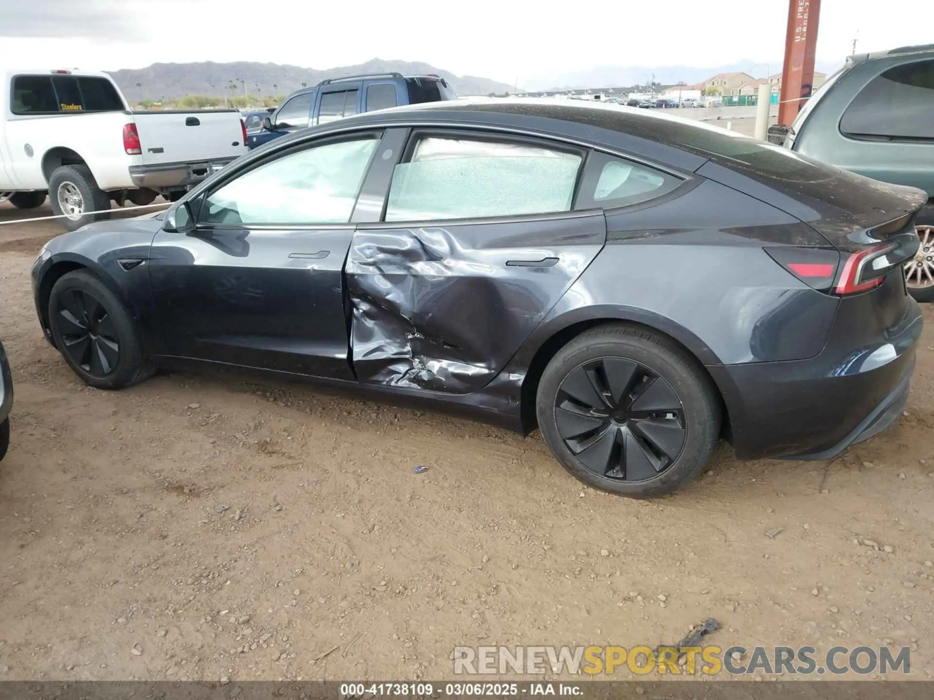 14 Фотография поврежденного автомобиля 5YJ3E1EA3RF771010 TESLA MODEL 3 2024