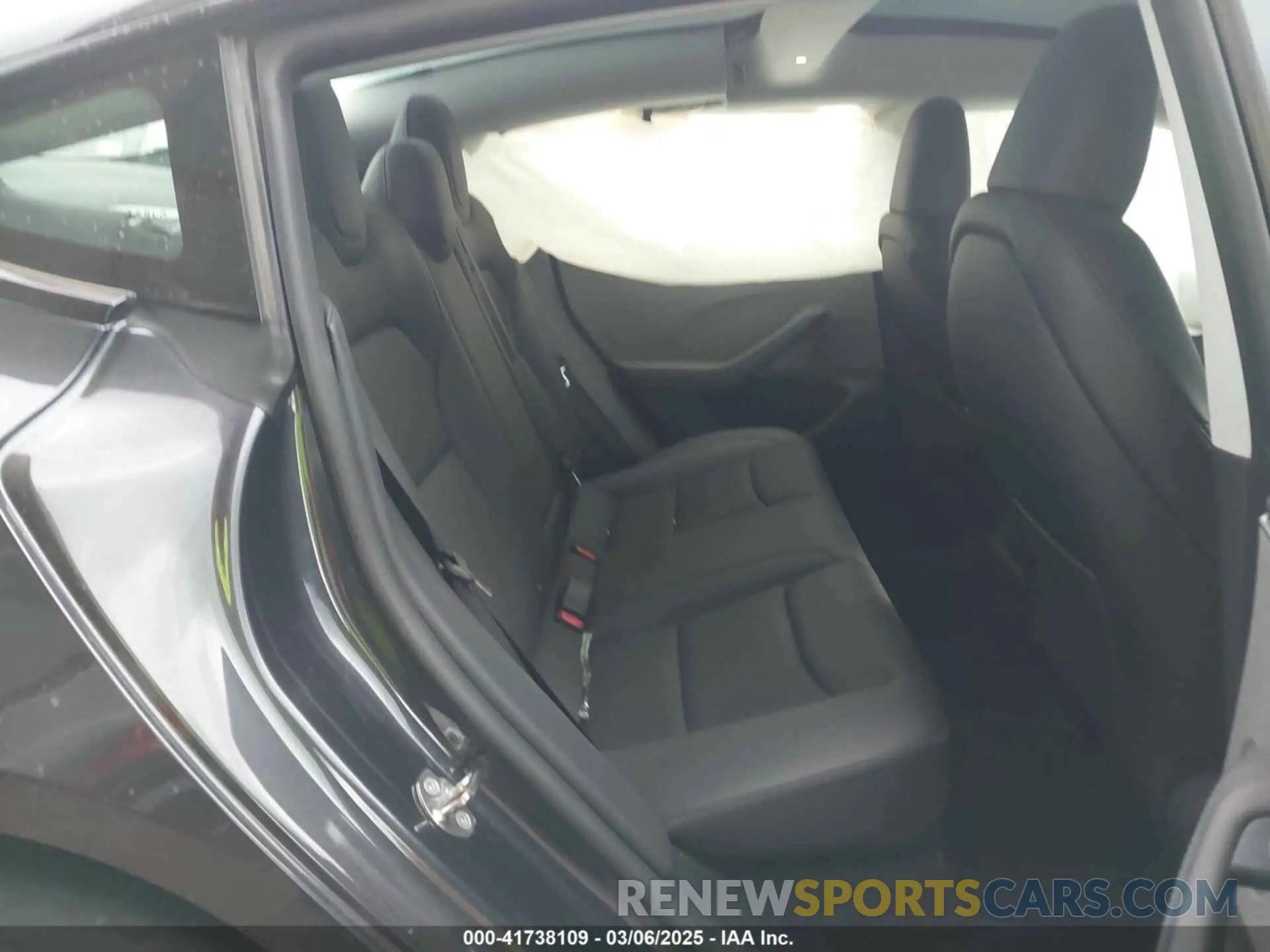 8 Фотография поврежденного автомобиля 5YJ3E1EA3RF771010 TESLA MODEL 3 2024
