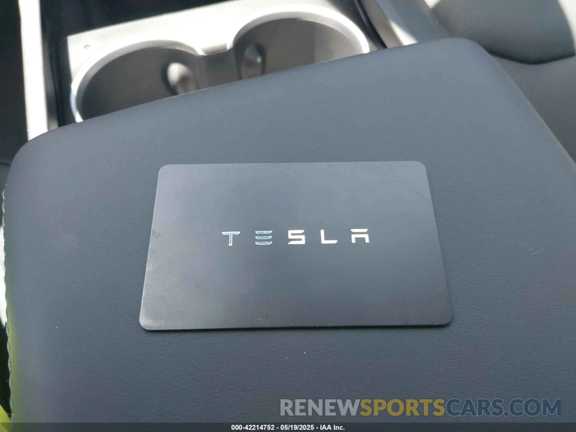 11 Photograph of a damaged car 5YJ3E1EA3RF784002 TESLA MODEL 3 2024
