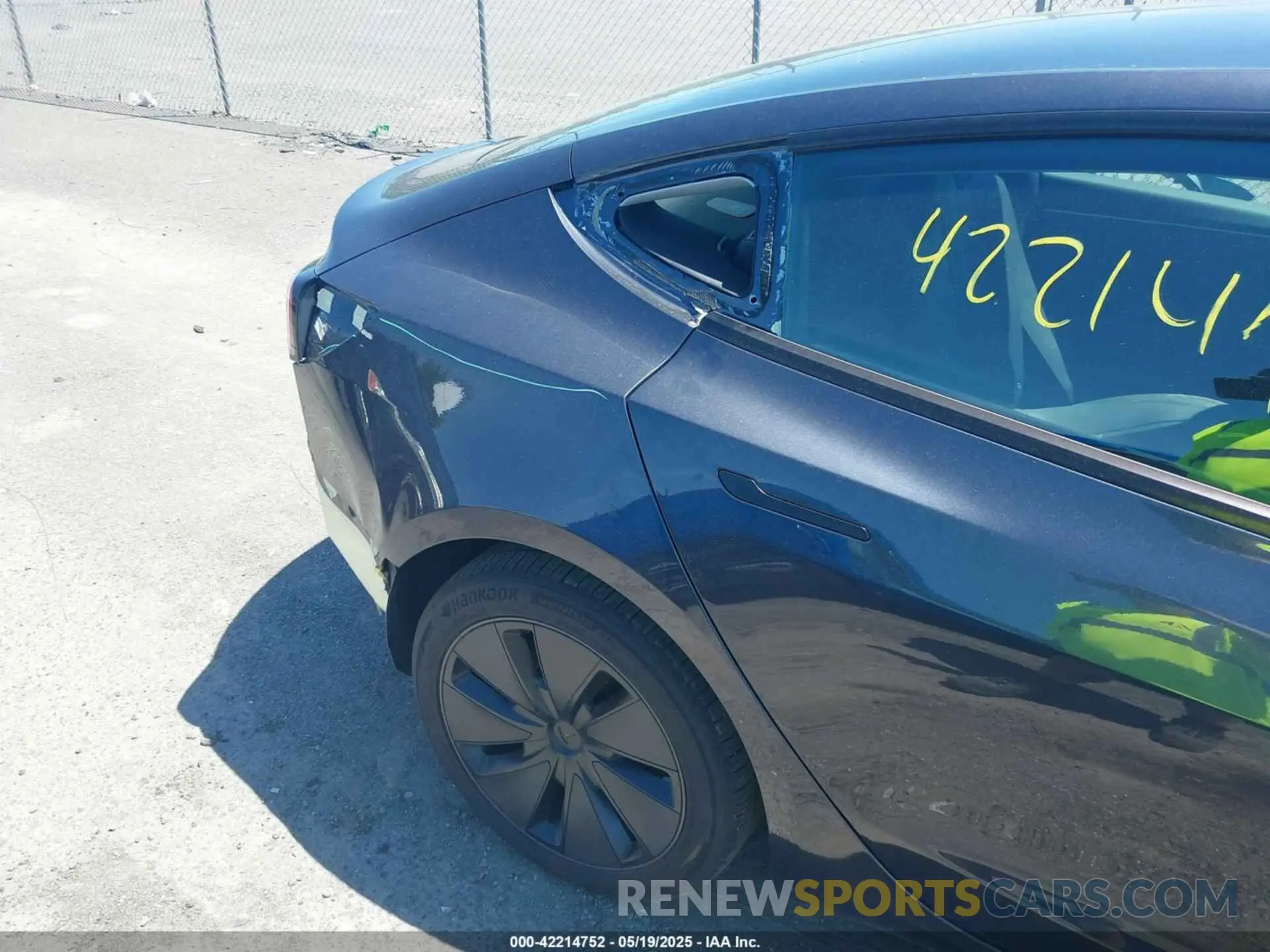 6 Photograph of a damaged car 5YJ3E1EA3RF784002 TESLA MODEL 3 2024