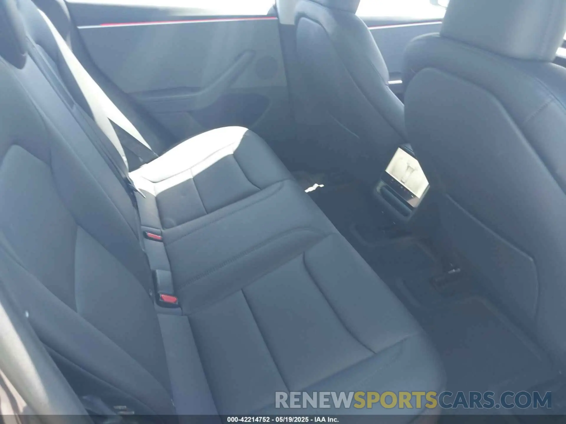 8 Photograph of a damaged car 5YJ3E1EA3RF784002 TESLA MODEL 3 2024