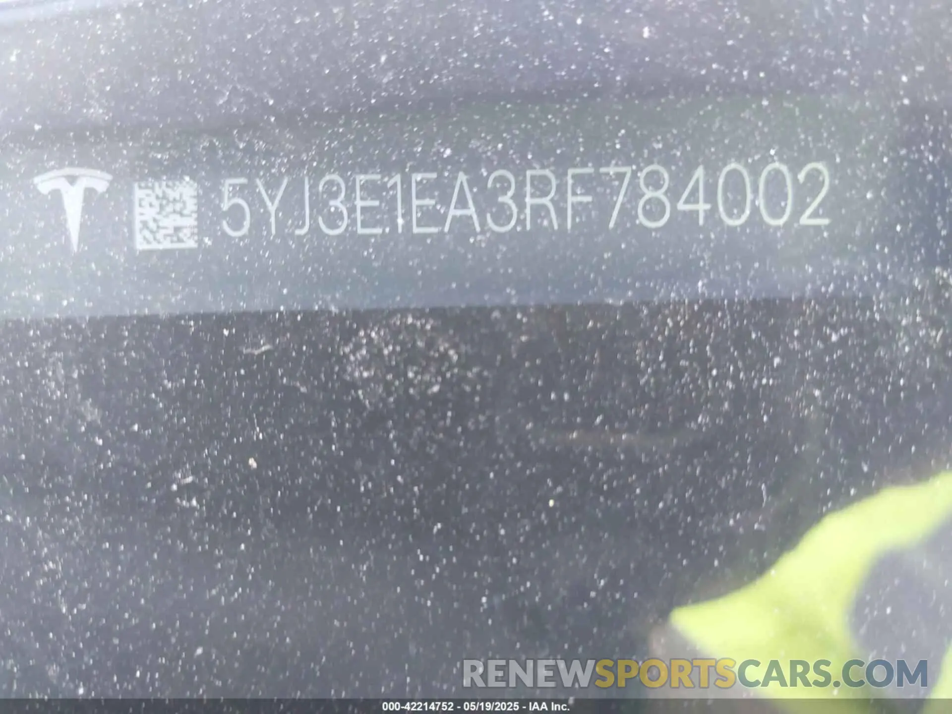 9 Photograph of a damaged car 5YJ3E1EA3RF784002 TESLA MODEL 3 2024