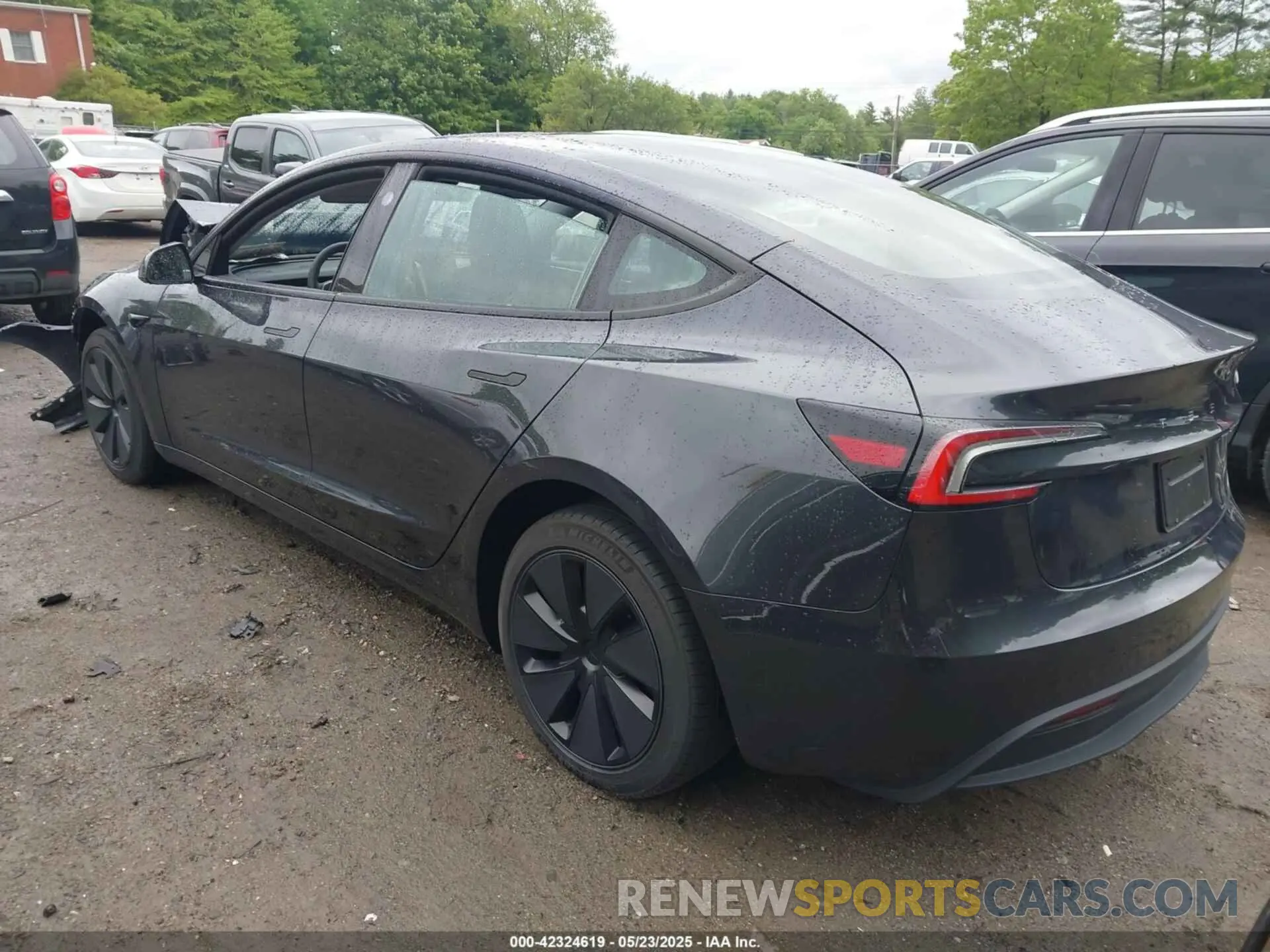 3 Photograph of a damaged car 5YJ3E1EA3RF831013 TESLA MODEL 3 2024