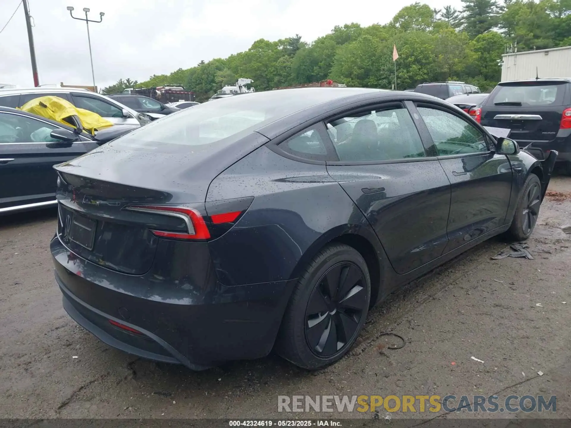 4 Photograph of a damaged car 5YJ3E1EA3RF831013 TESLA MODEL 3 2024