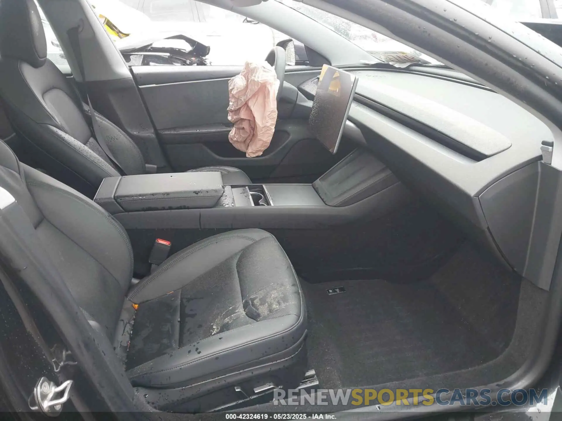 5 Photograph of a damaged car 5YJ3E1EA3RF831013 TESLA MODEL 3 2024