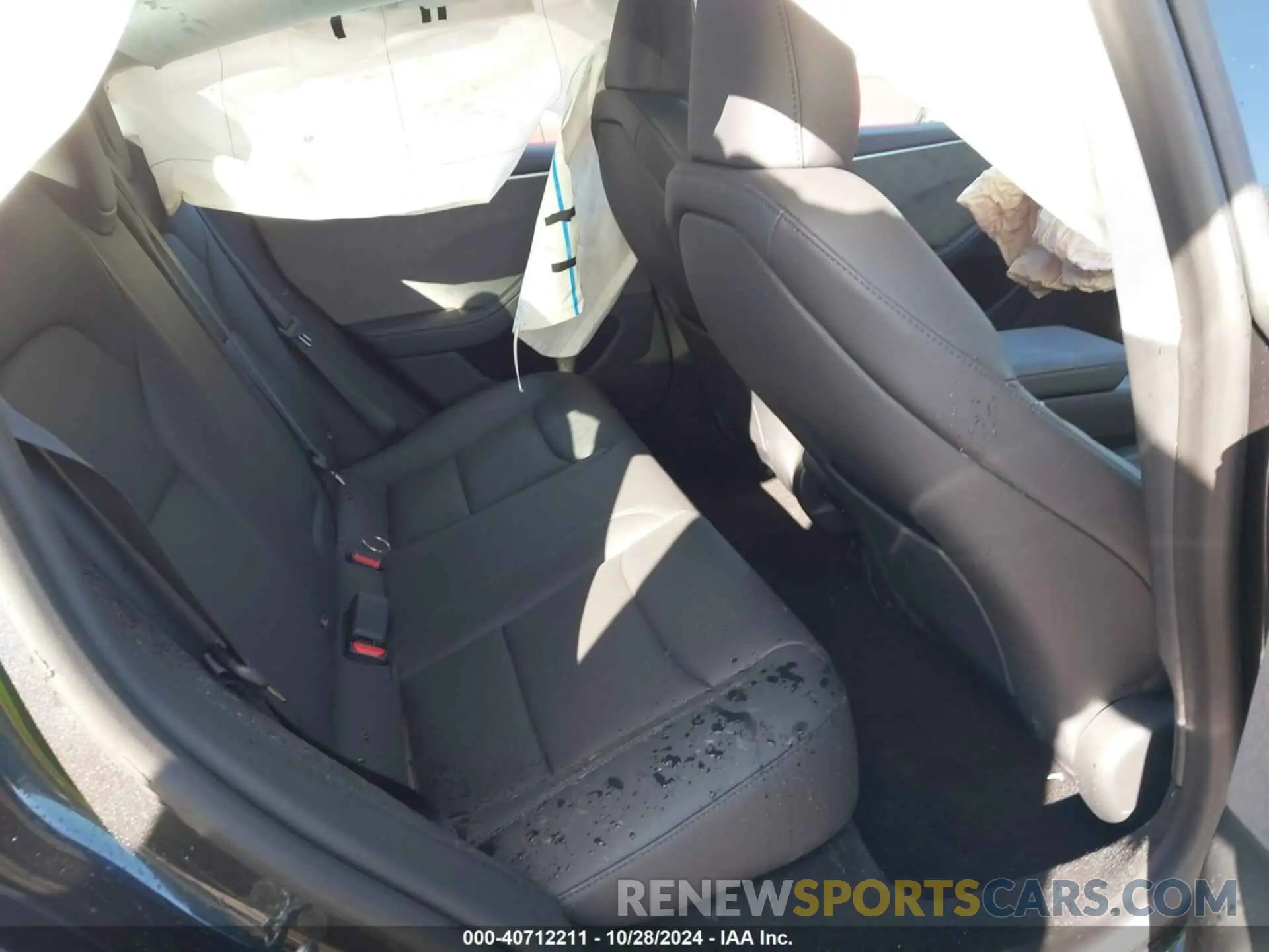 8 Photograph of a damaged car 5YJ3E1EA3RF843579 TESLA MODEL 3 2024