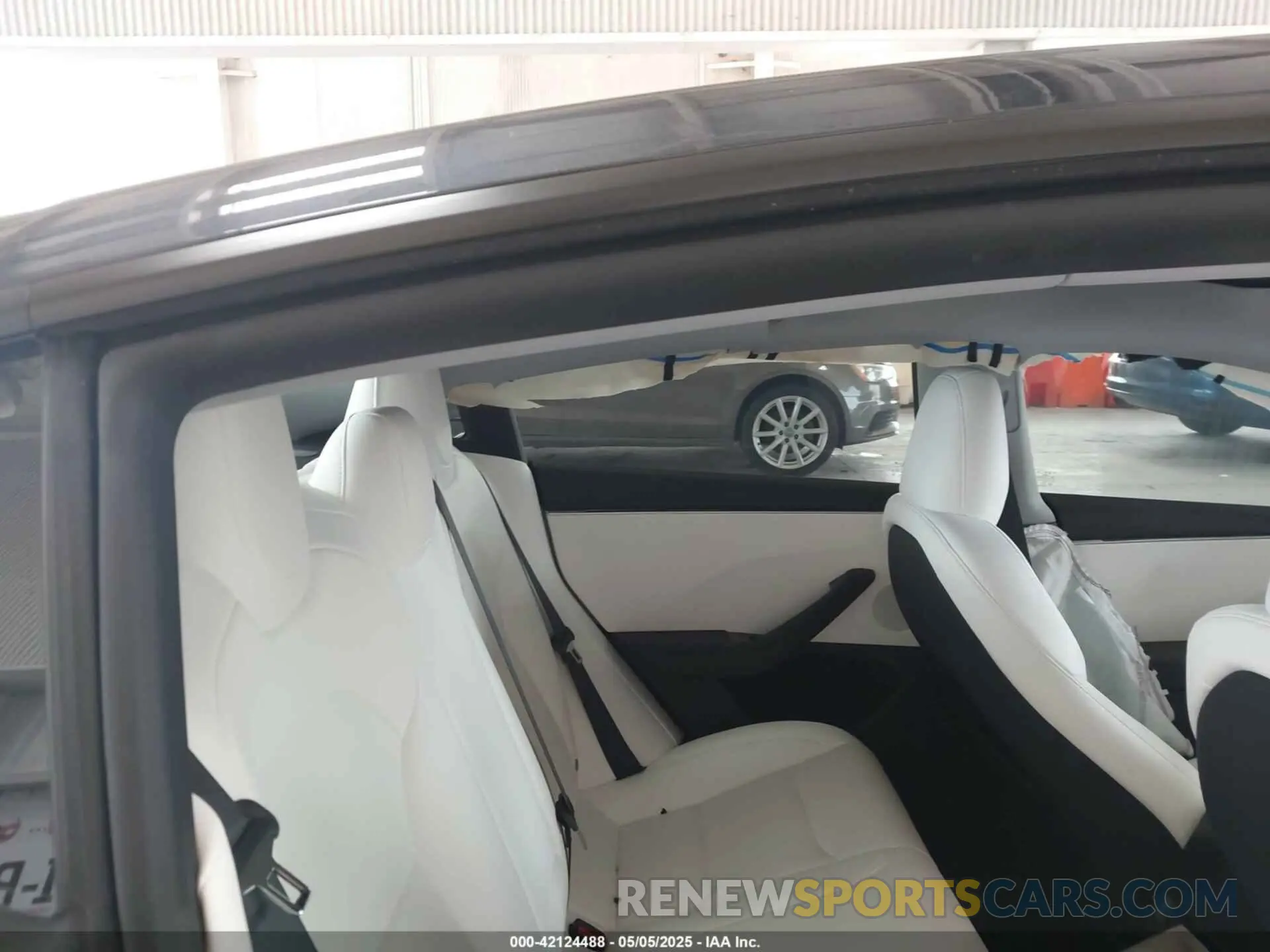 8 Photograph of a damaged car 5YJ3E1EA3RF870295 TESLA MODEL 3 2024