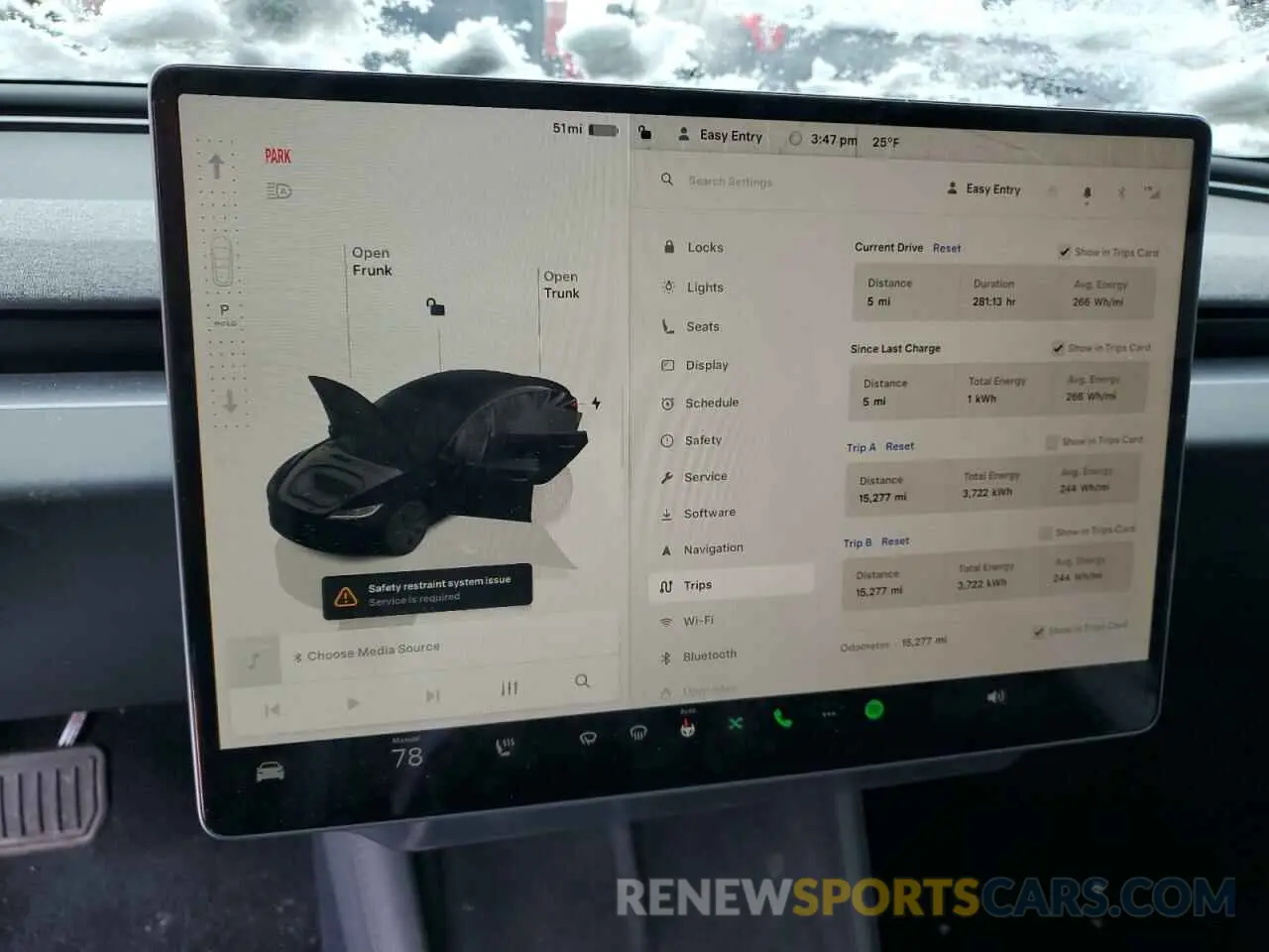 9 Photograph of a damaged car 5YJ3E1EA4RF740140 TESLA MODEL 3 2024