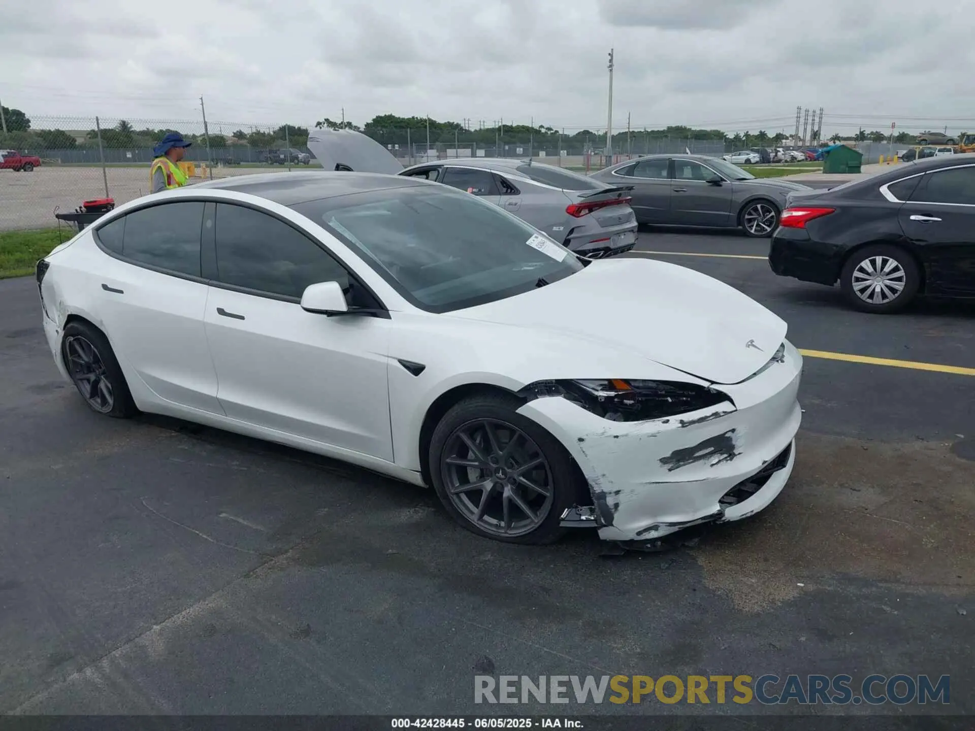 1 Photograph of a damaged car 5YJ3E1EA5RF725209 TESLA MODEL 3 2024