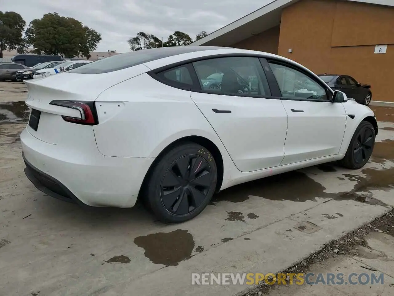 3 Фотография поврежденного автомобиля 5YJ3E1EA6RF728300 TESLA MODEL 3 2024