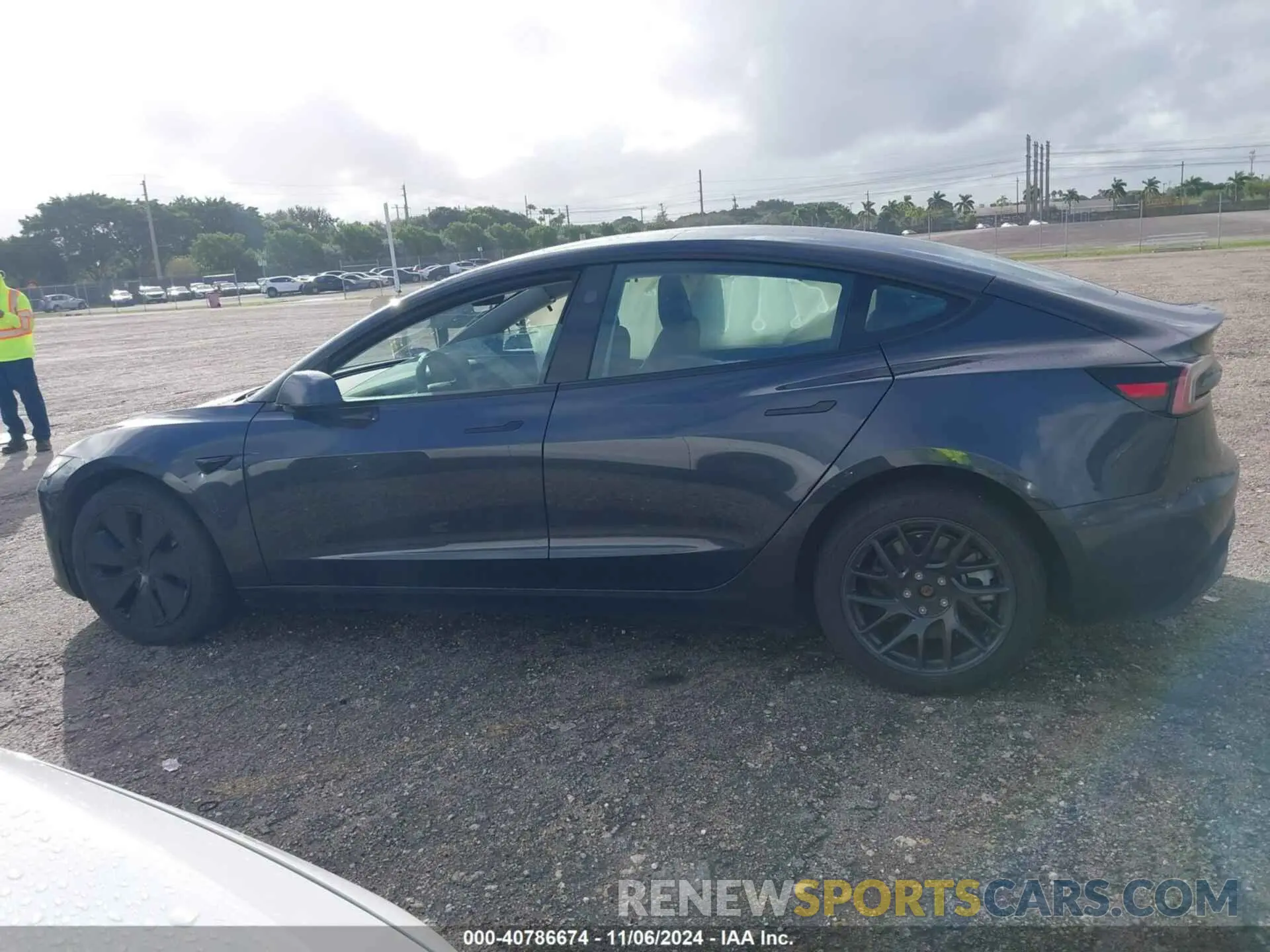 13 Фотография поврежденного автомобиля 5YJ3E1EA6RF756503 TESLA MODEL 3 2024