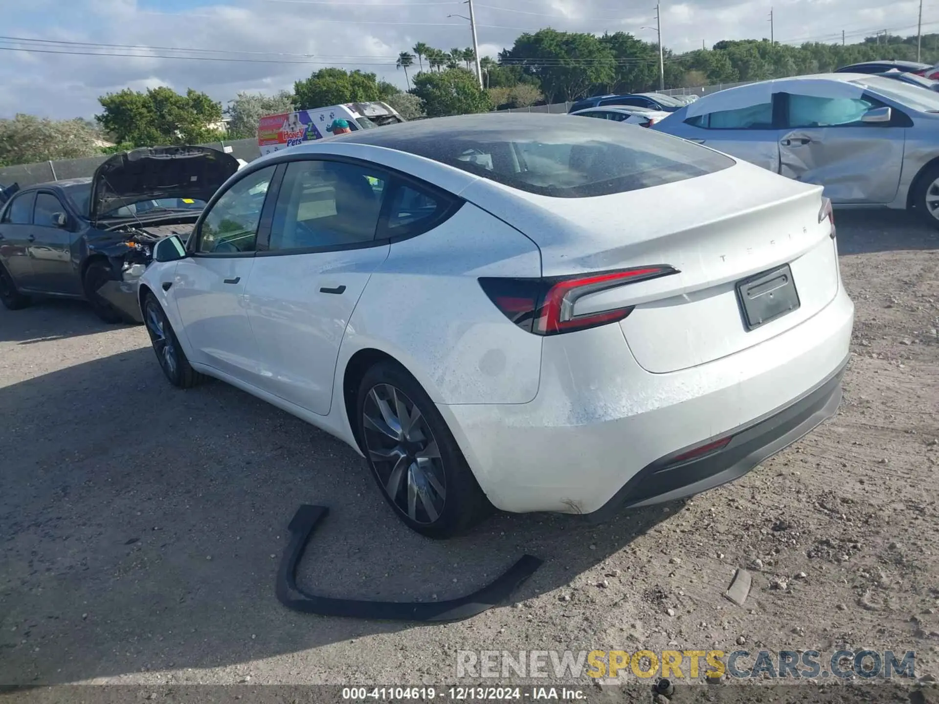 3 Photograph of a damaged car 5YJ3E1EA7RF751293 TESLA MODEL 3 2024